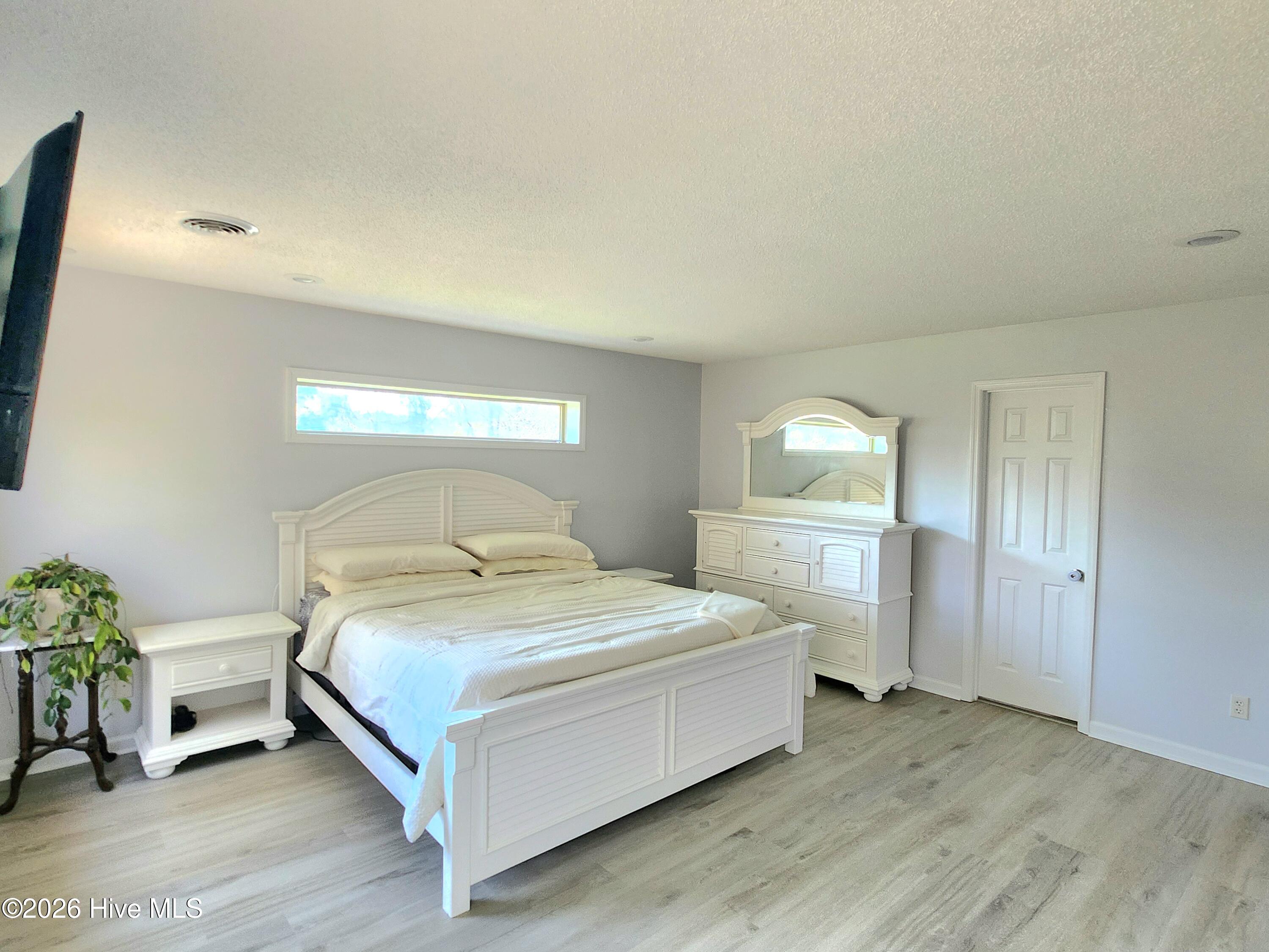 100563427 | Photo 13