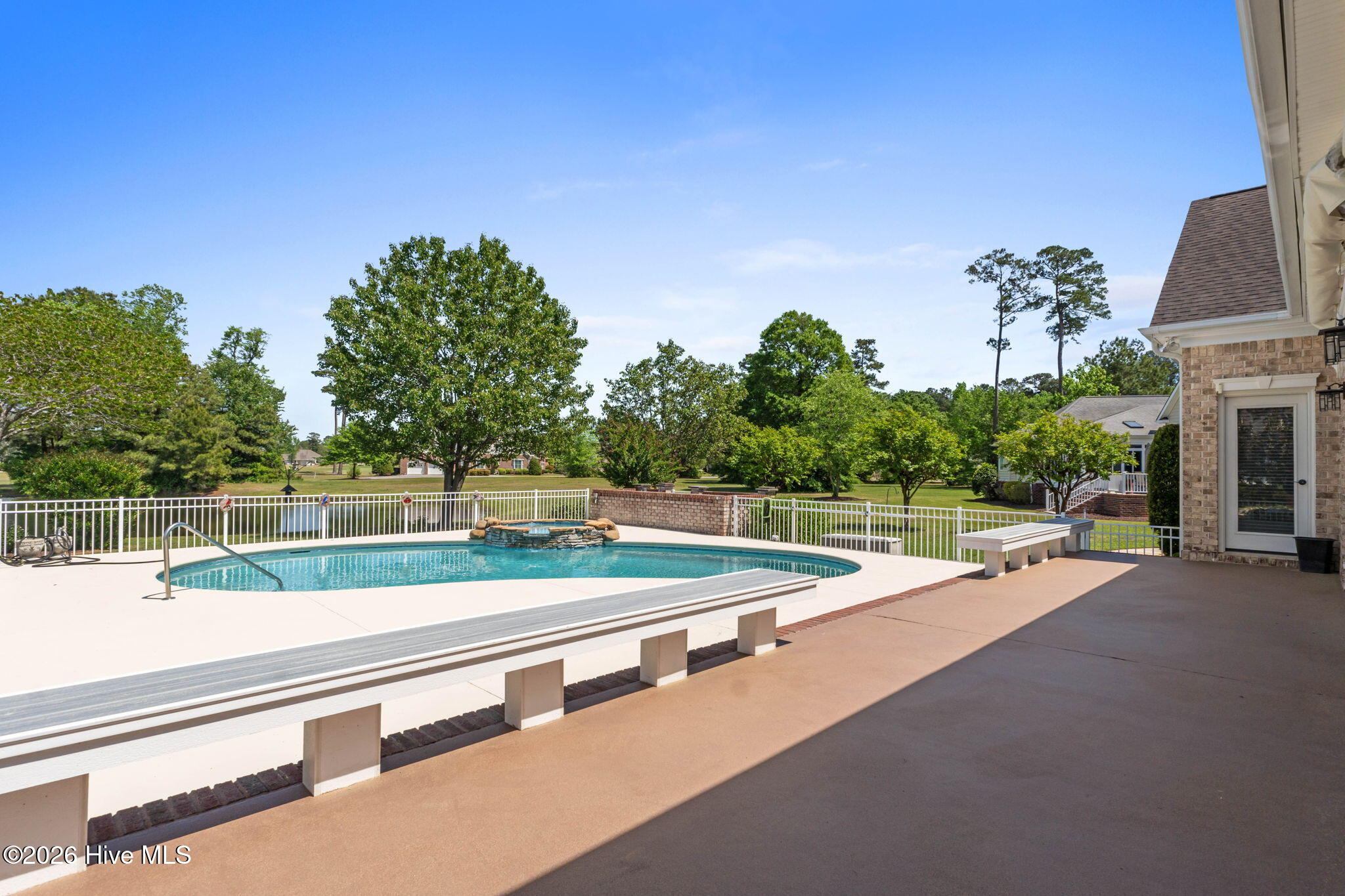 100567537 | Photo 77