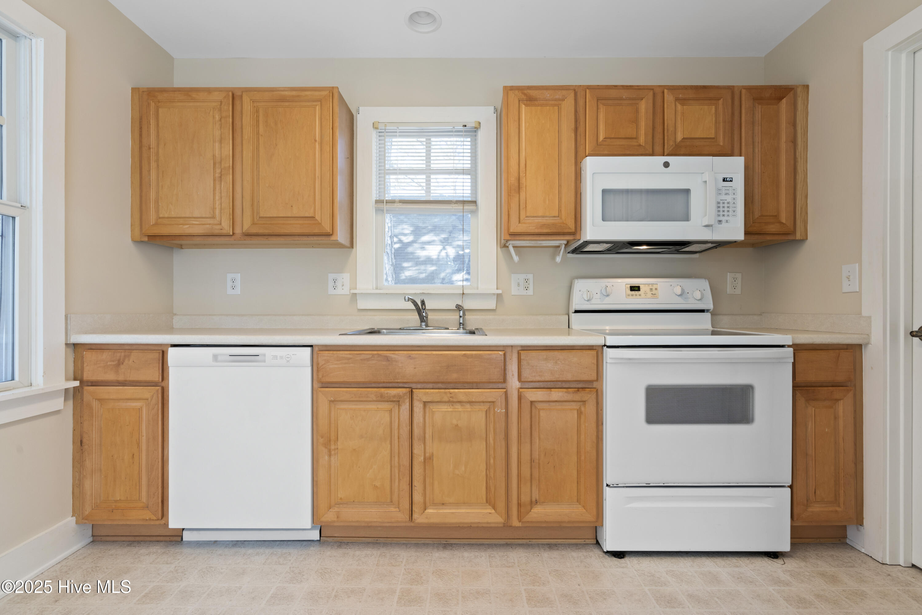 100543088 | Photo 33