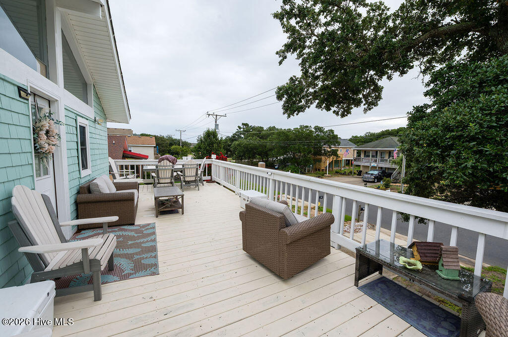 100587085 | Photo 3