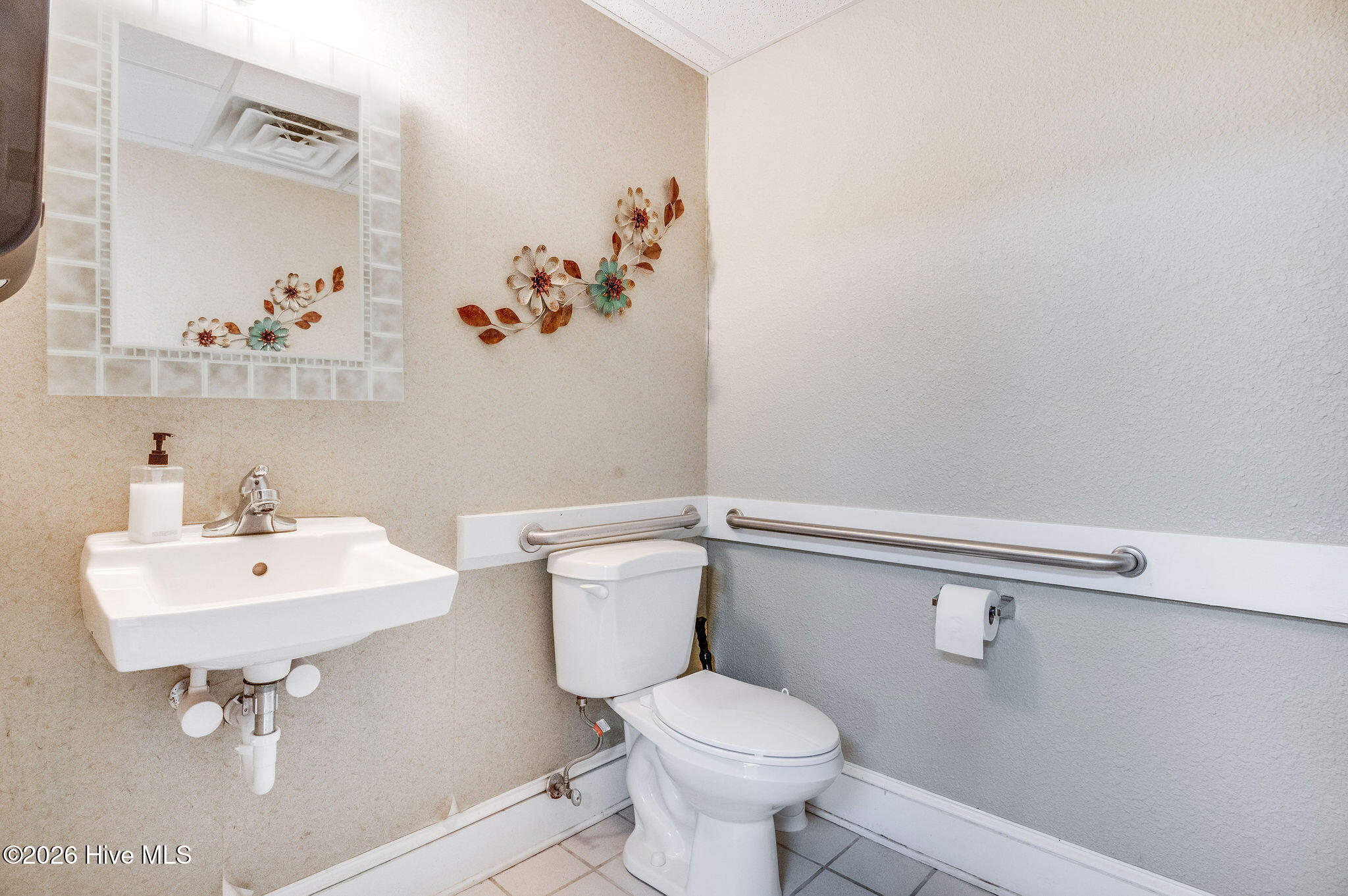 112 Old Bridge Street, Jacksonville, NC, 28540