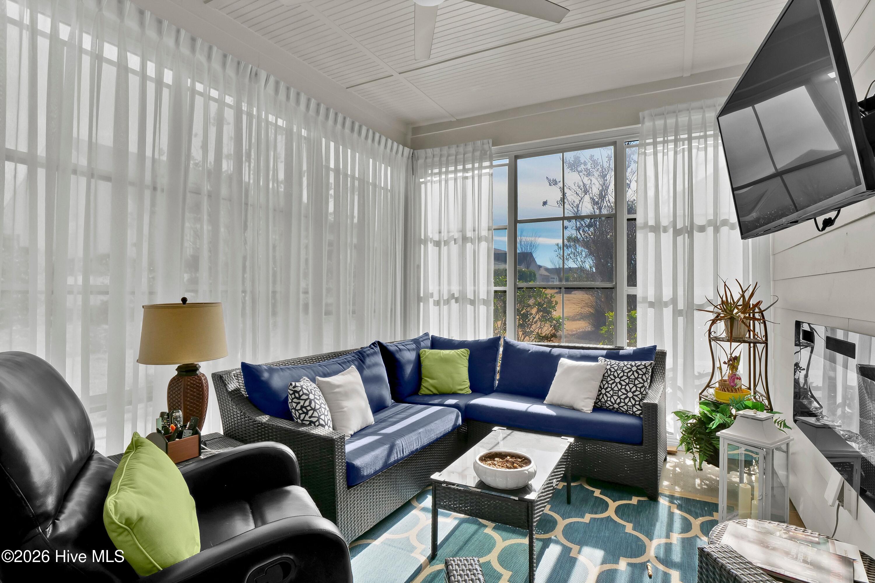 100554941 | Photo 28