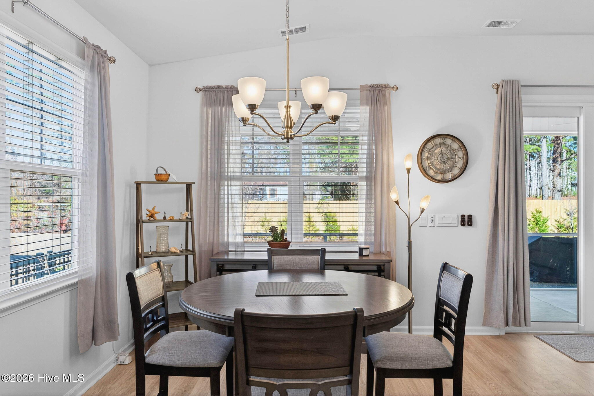 100555418 | Photo 16