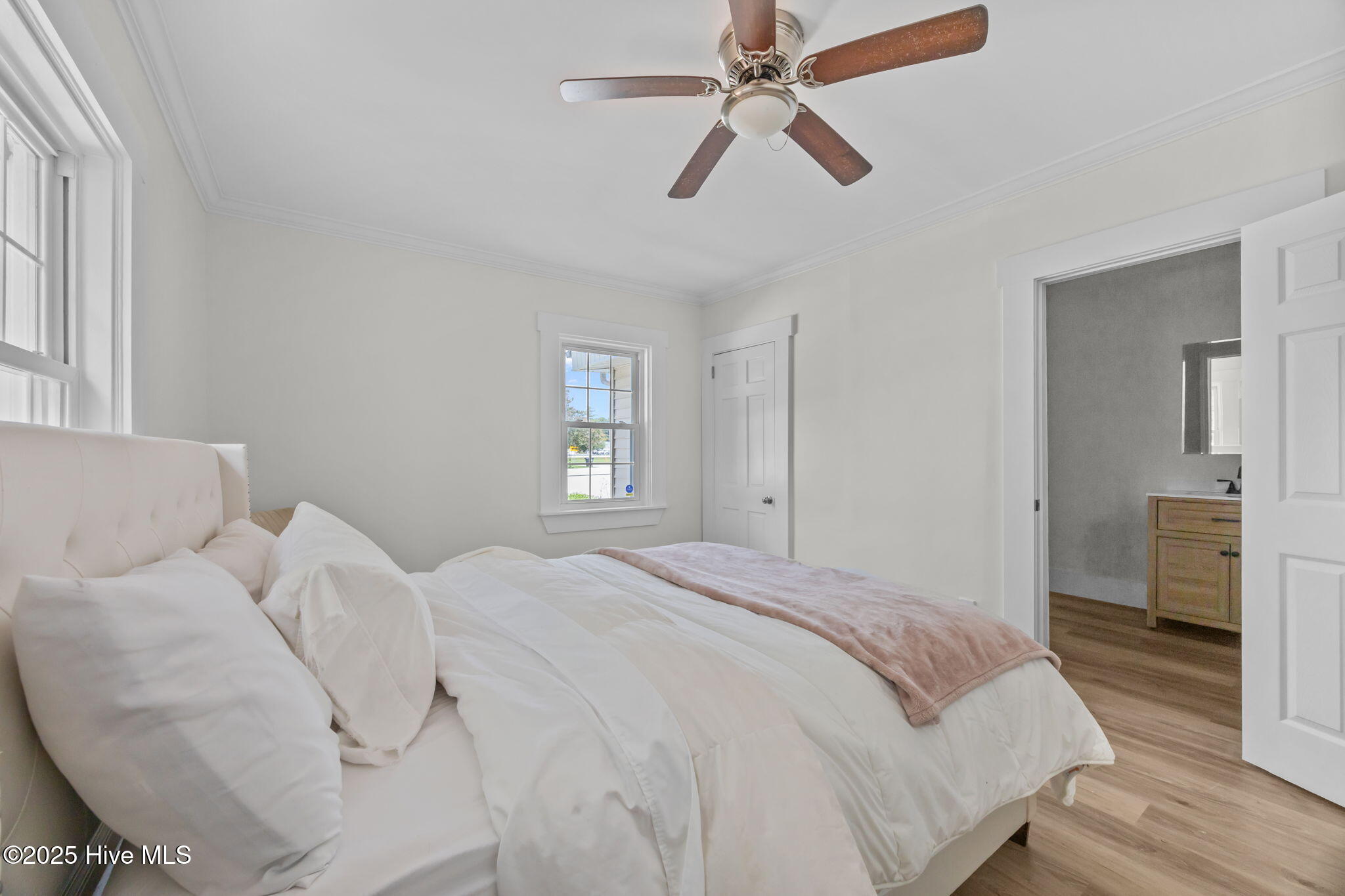 100520043 | Photo 24