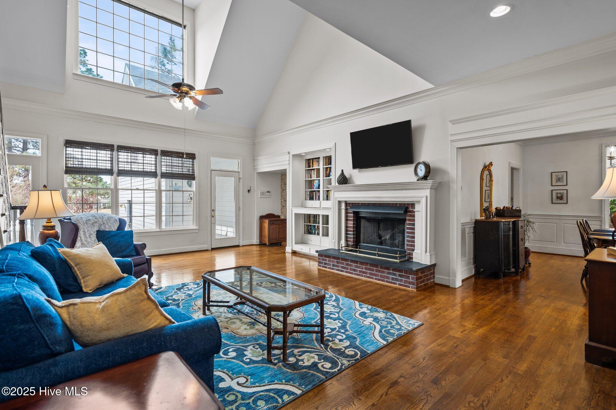 100536215 | Photo 31