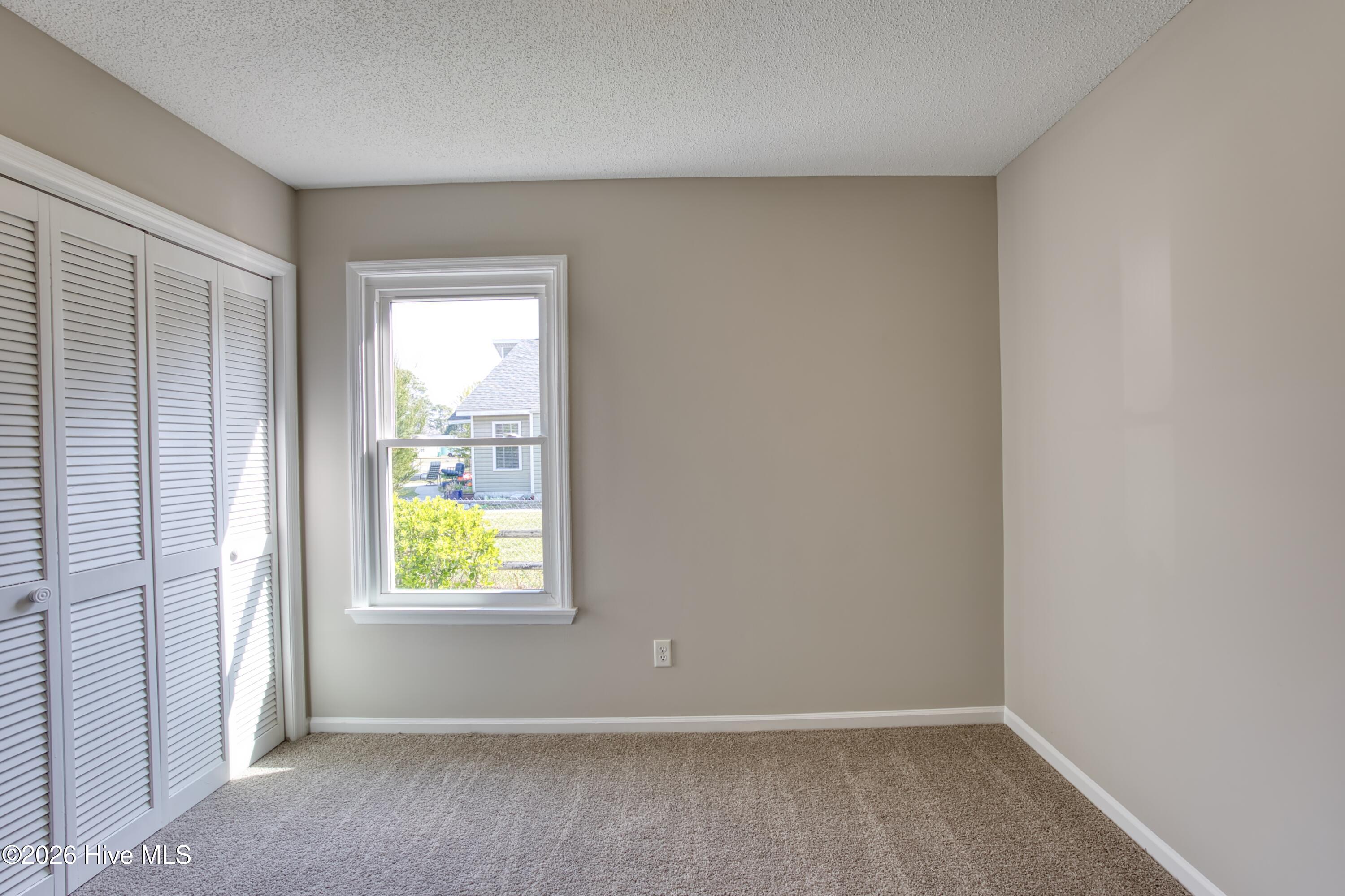 100561952 | Photo 23