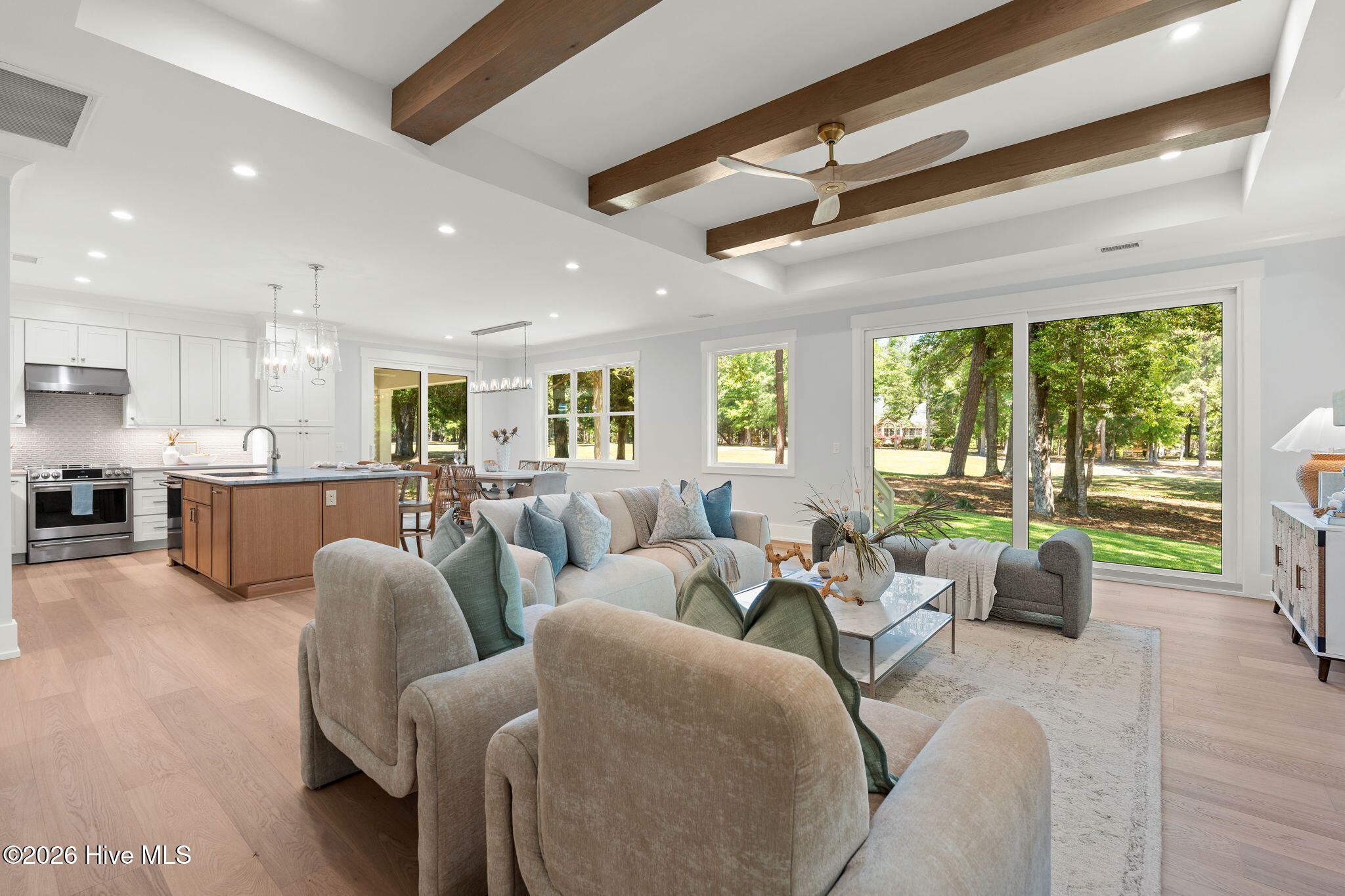 100568916 | Photo 10