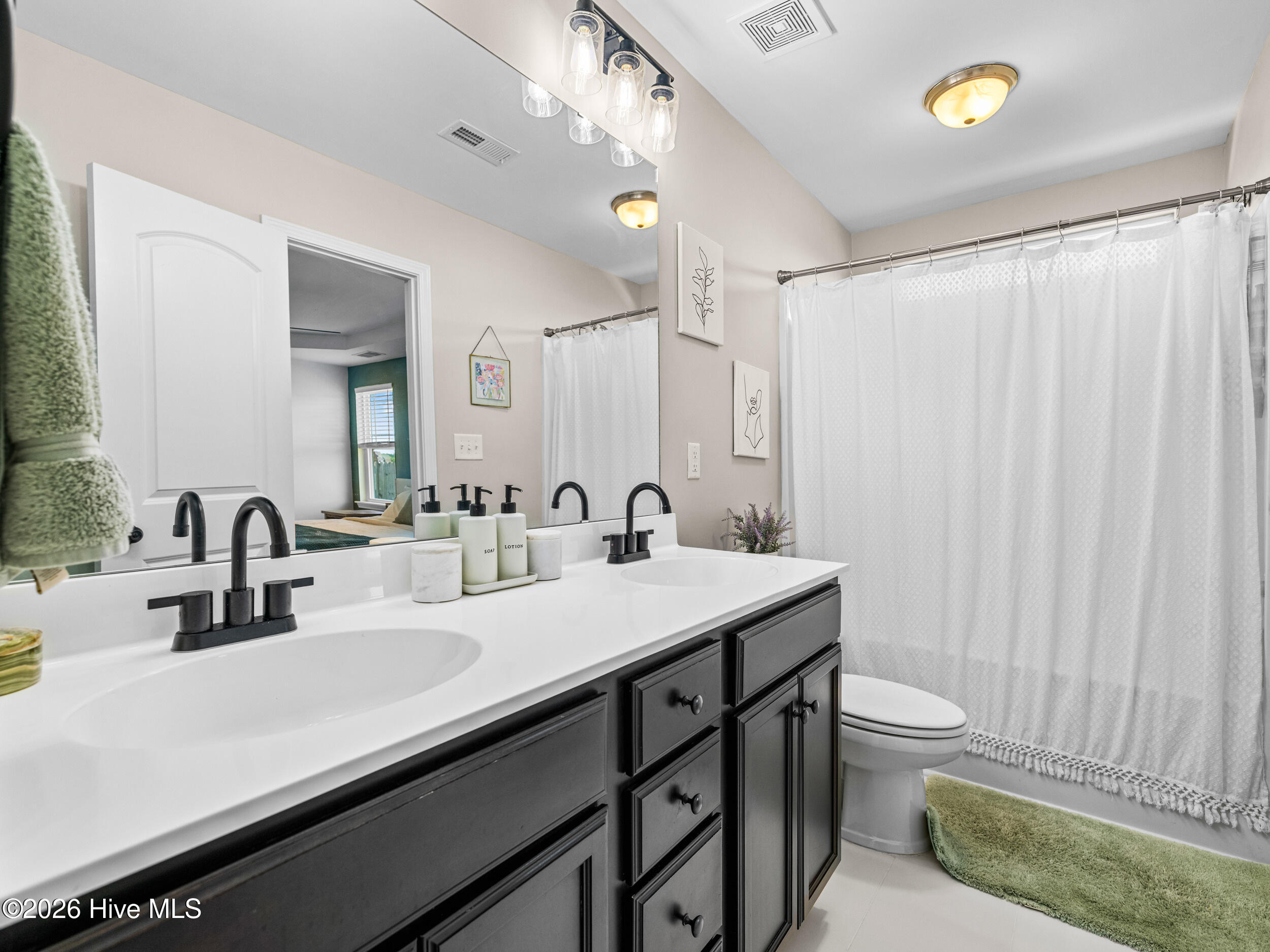 100569588 | Photo 29