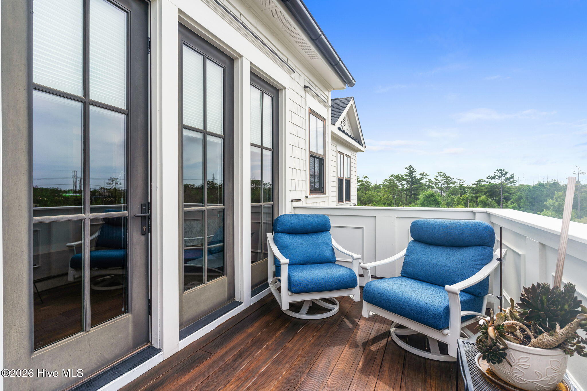 100569048 | Photo 22