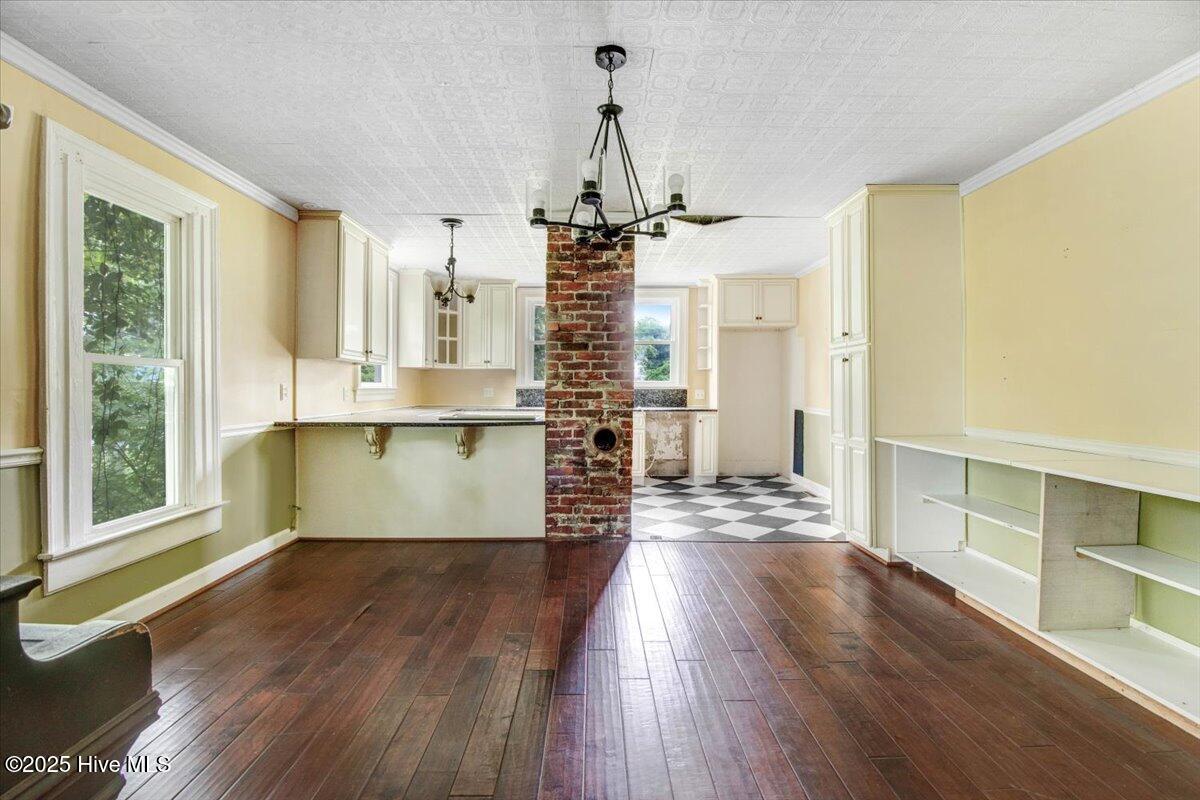 12-105 W Wayne St-11