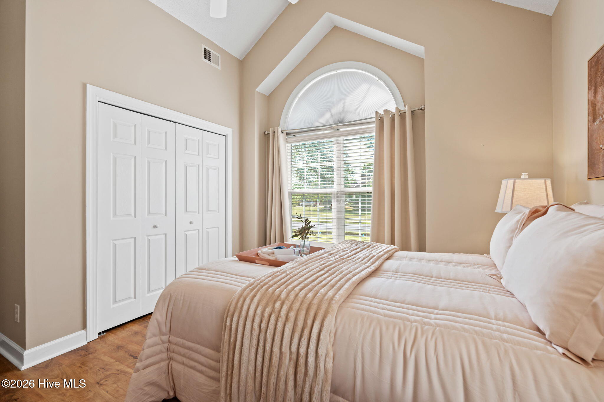 100567256 | Photo 30