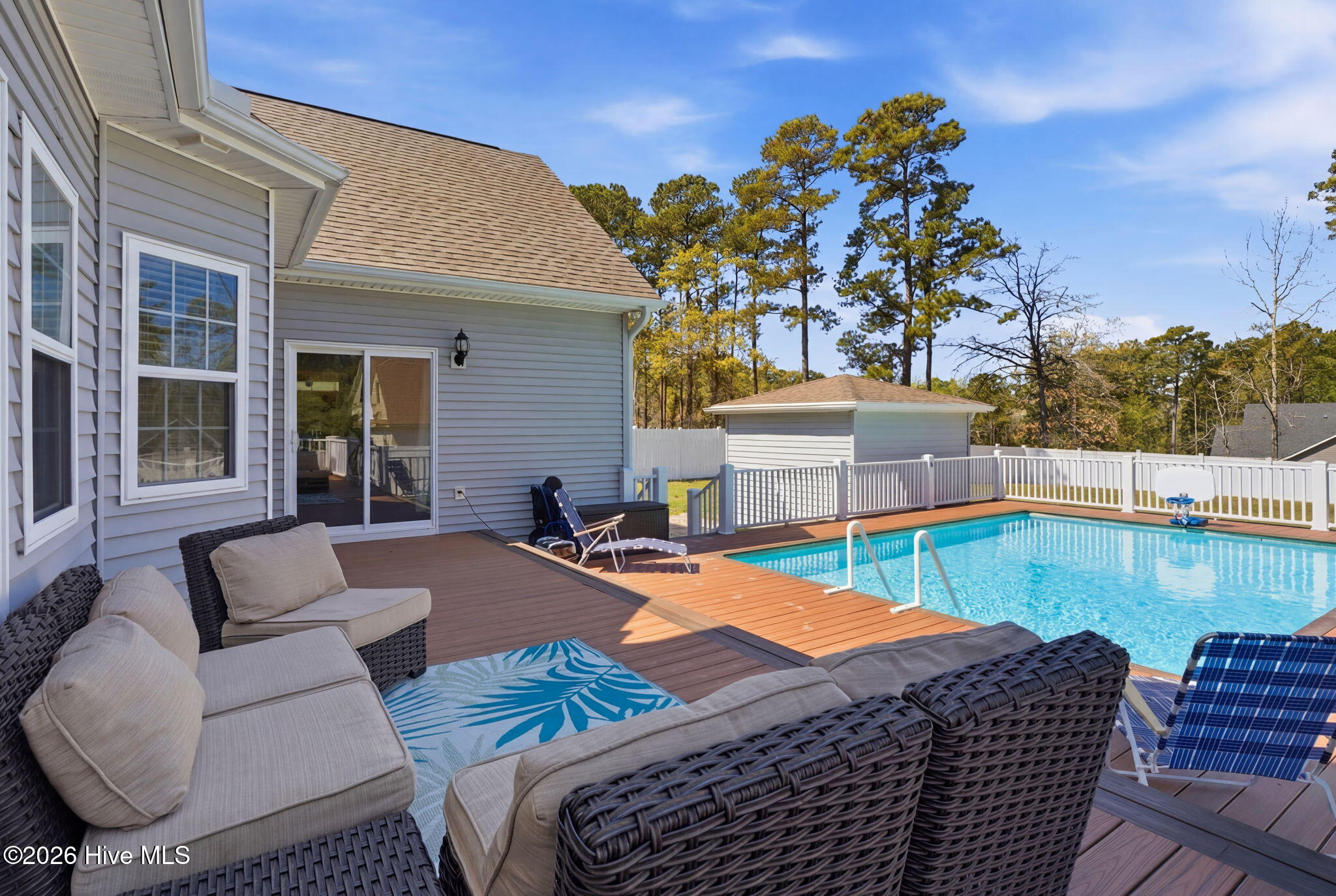 100563483 | Photo 37