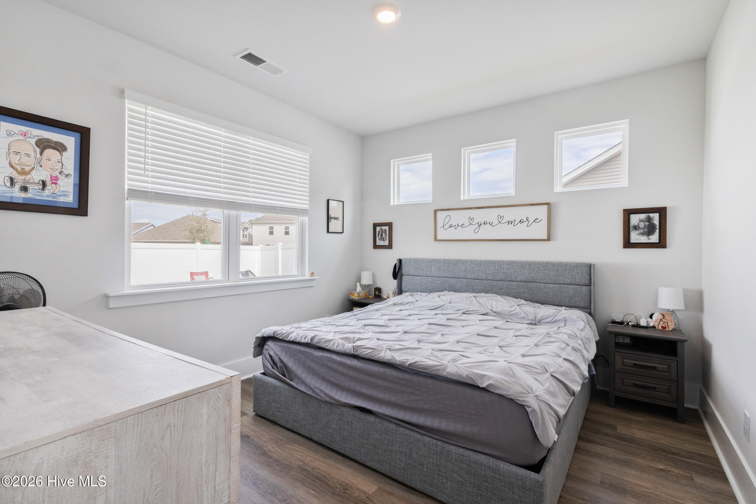 100561359 | Photo 29