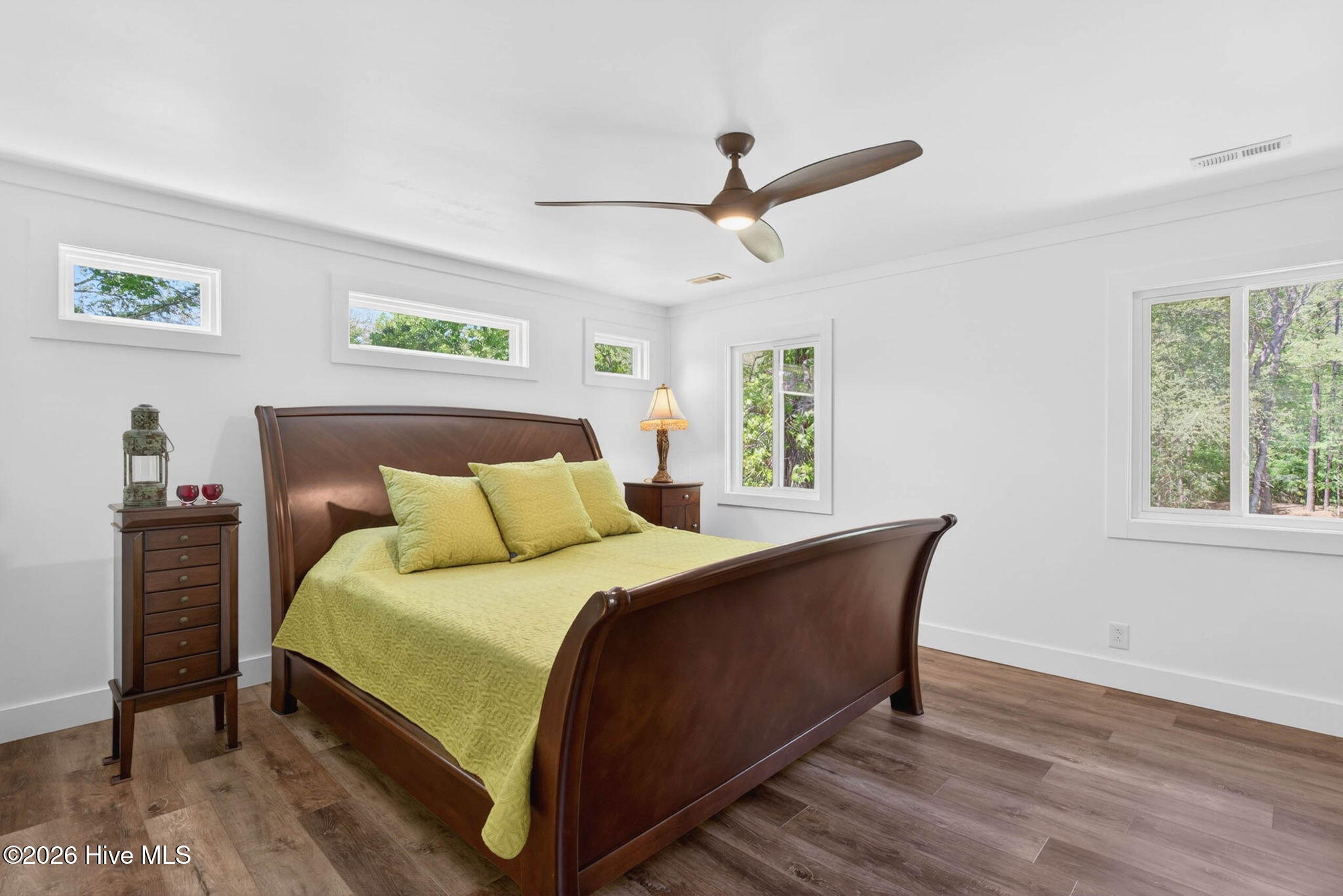 100568923 | Photo 30