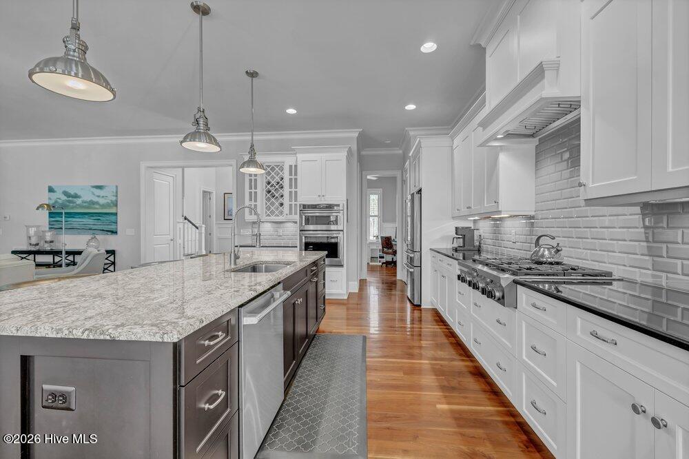 100563966 | Photo 18