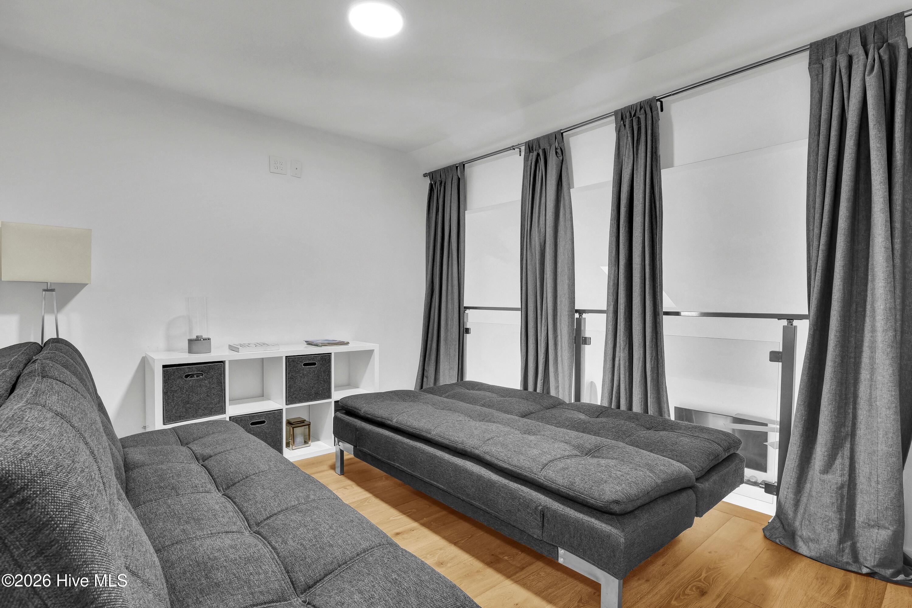 100549368 | Photo 18