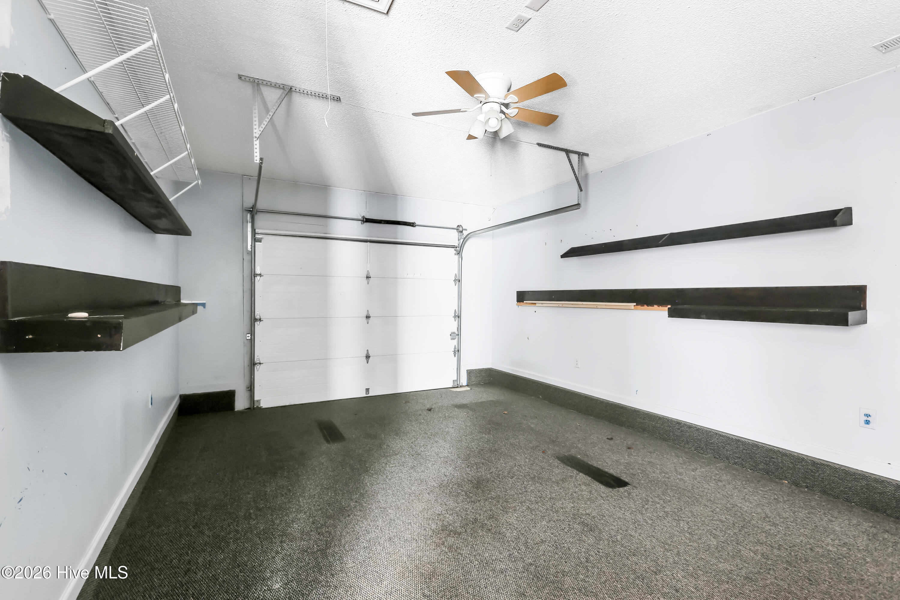 100550407 | Photo 26