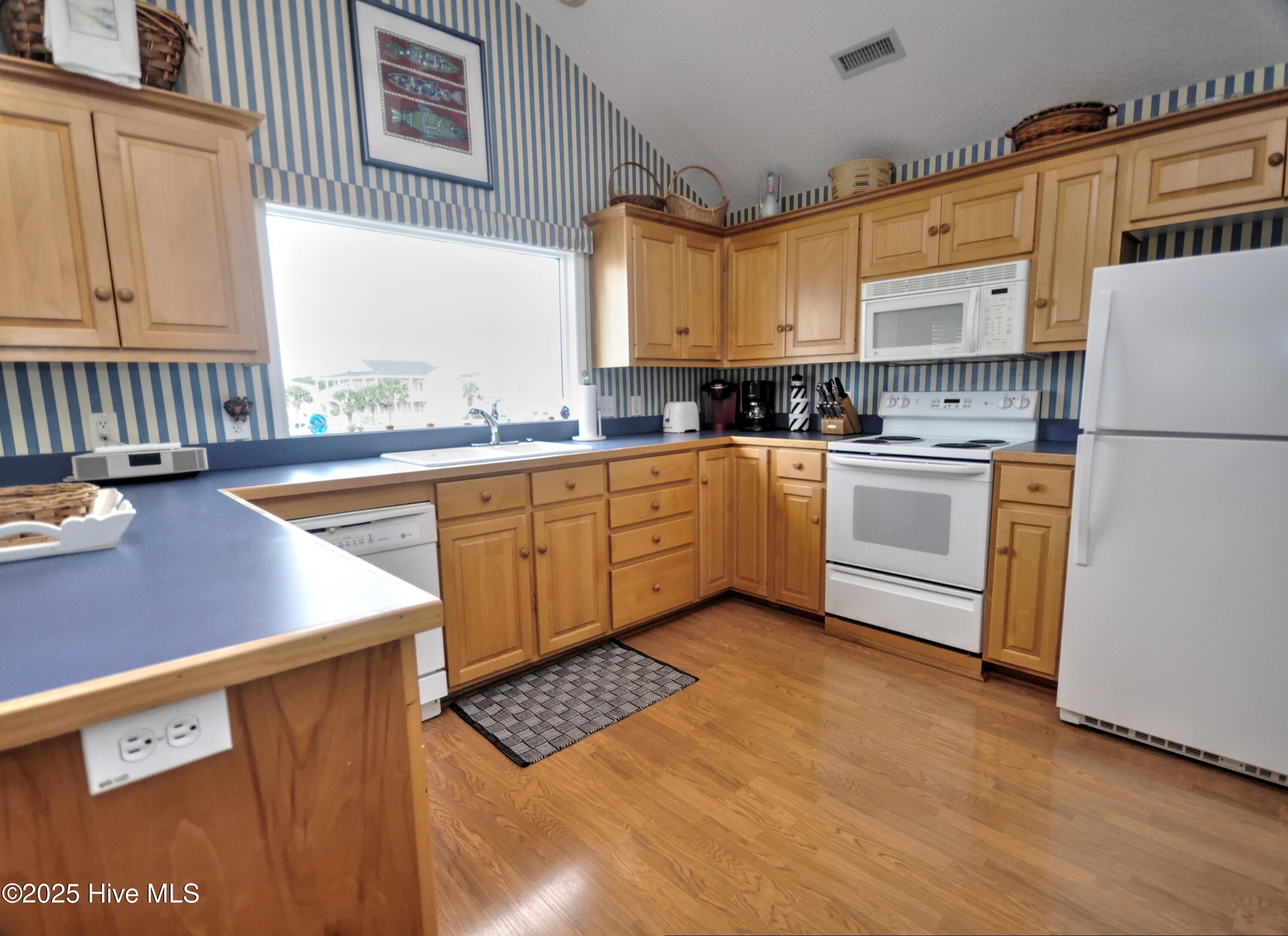 100538748 | Photo 15