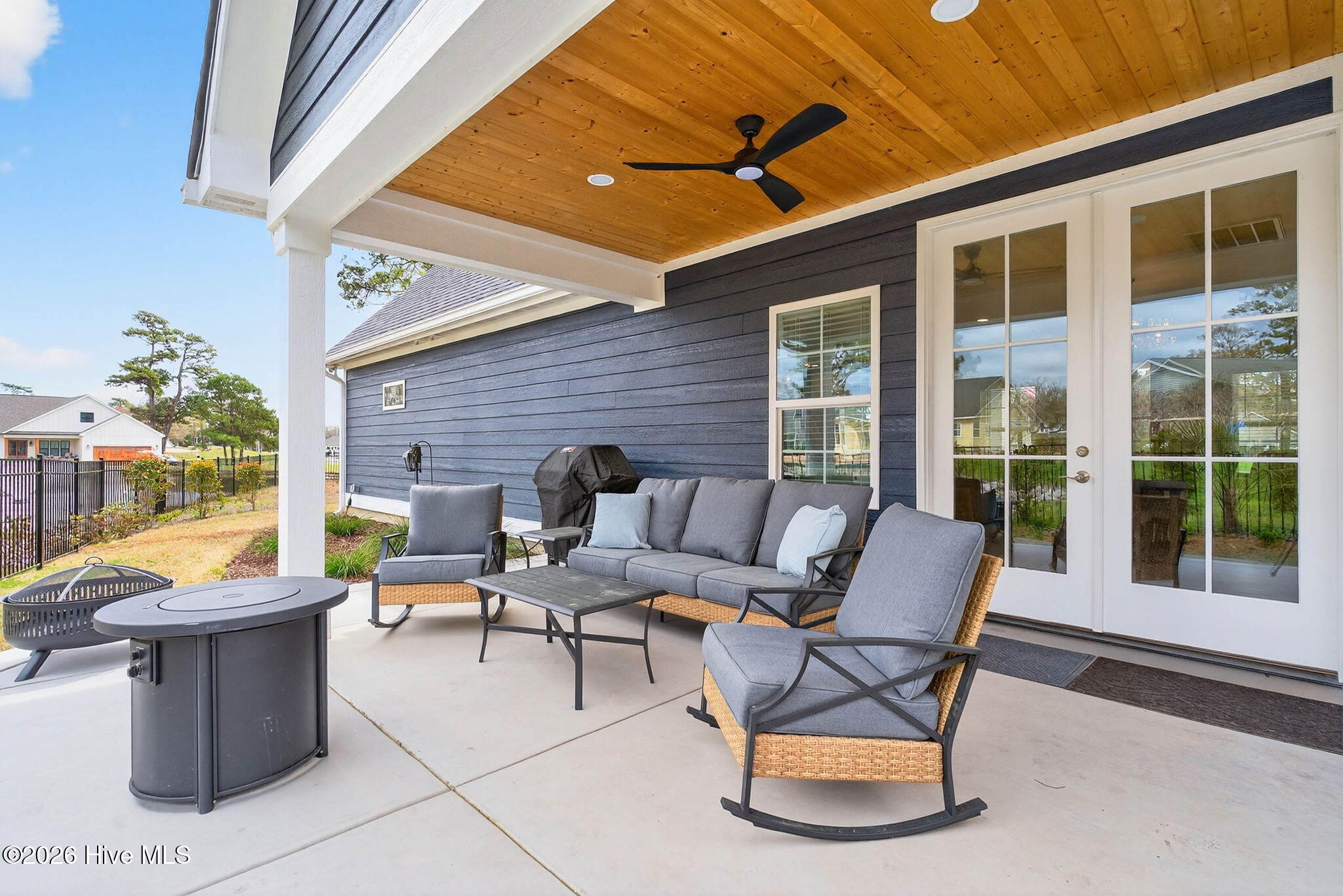 100563194 | Photo 46