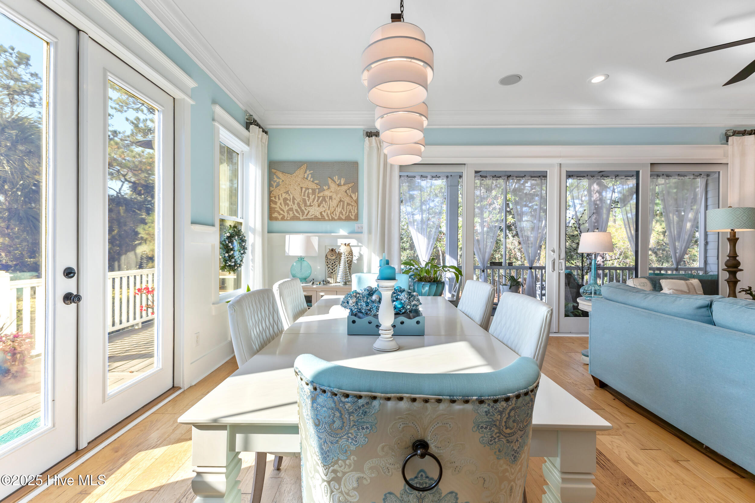 100543179 | Photo 19