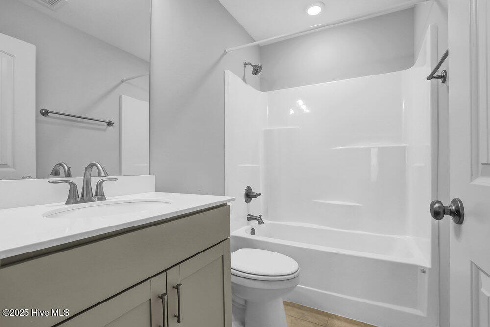 100512692 | Photo 26