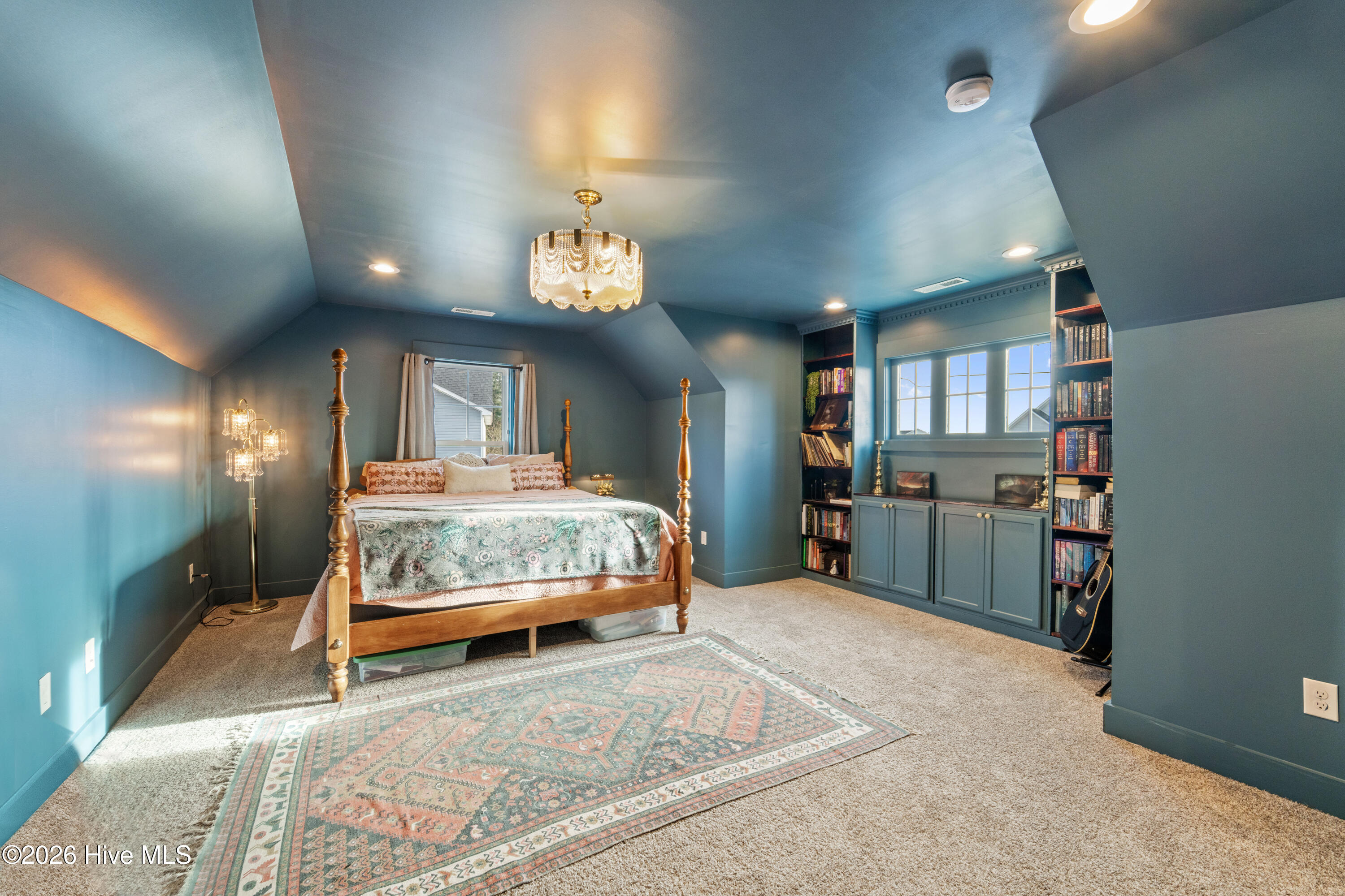 100549687 | Photo 35