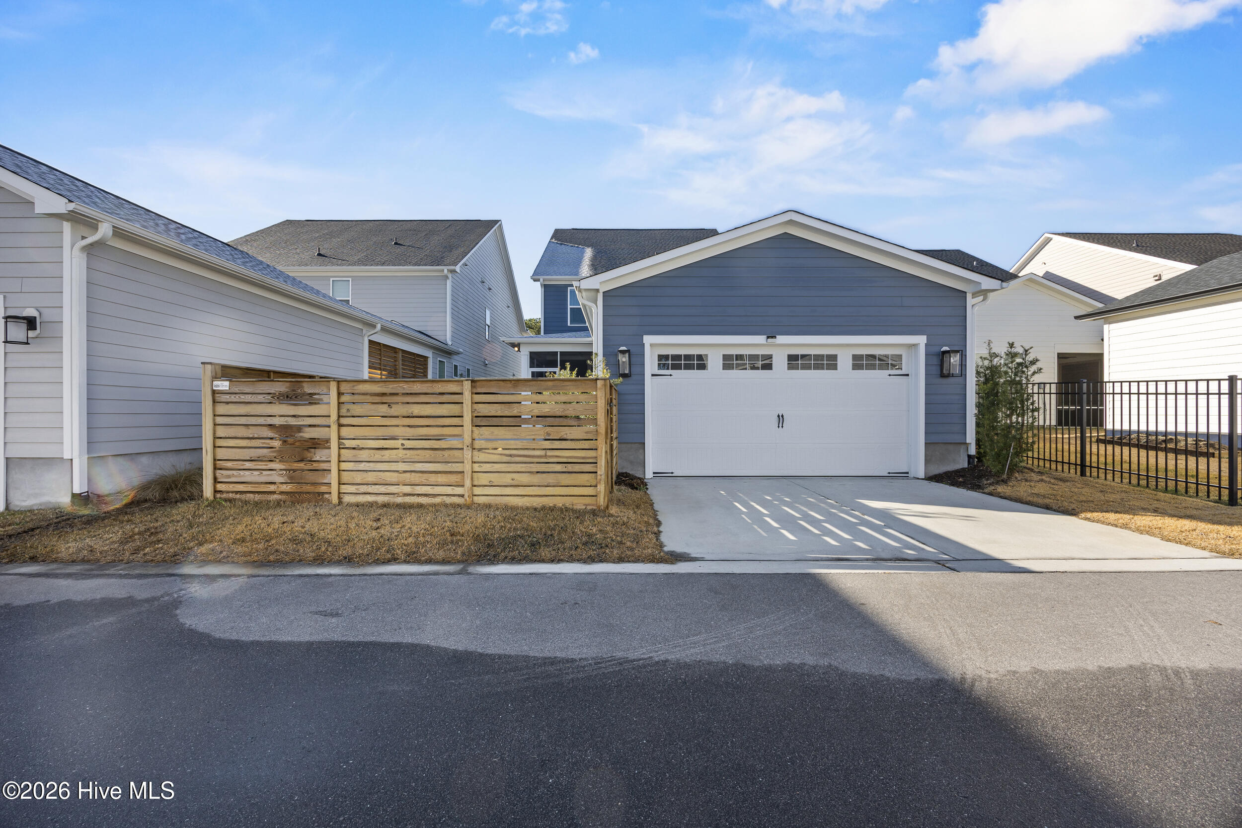 100551783 | Photo 35