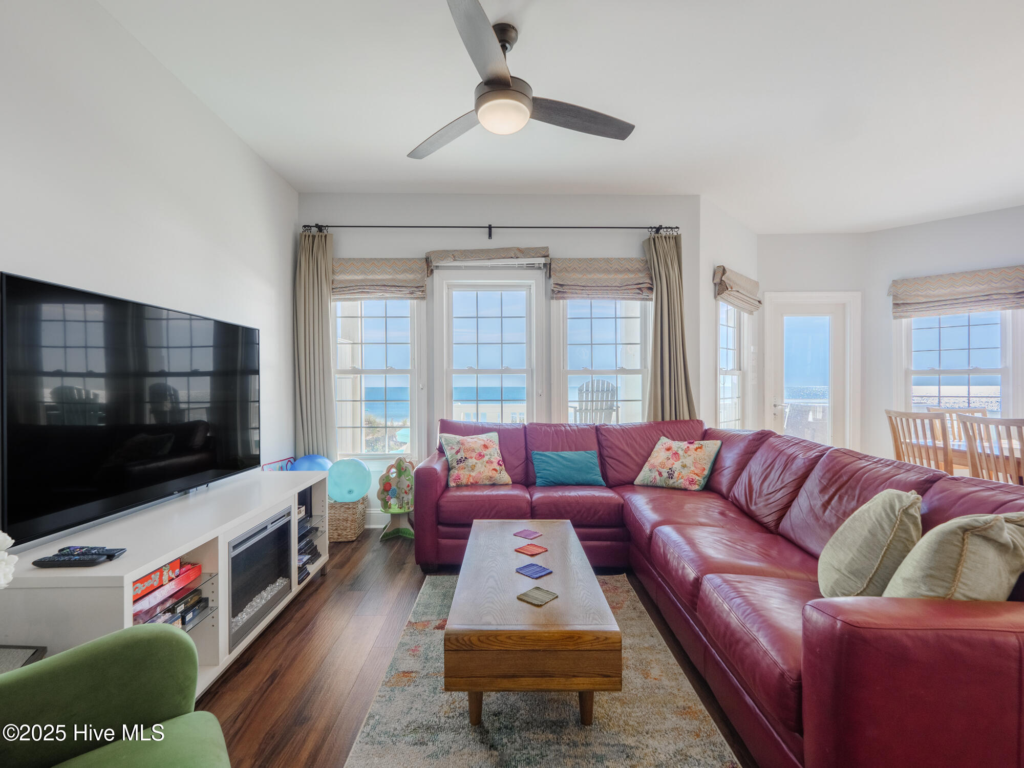 100537355 | Photo 14