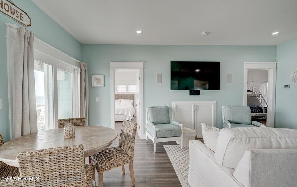 100508302 | Photo 35