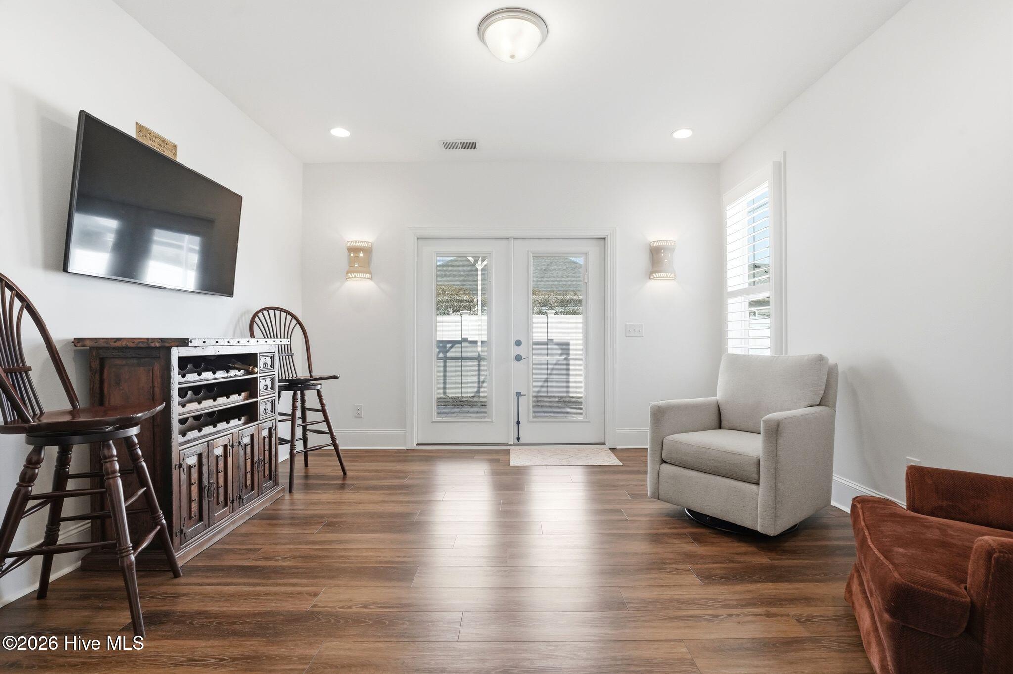 100559439 | Photo 25