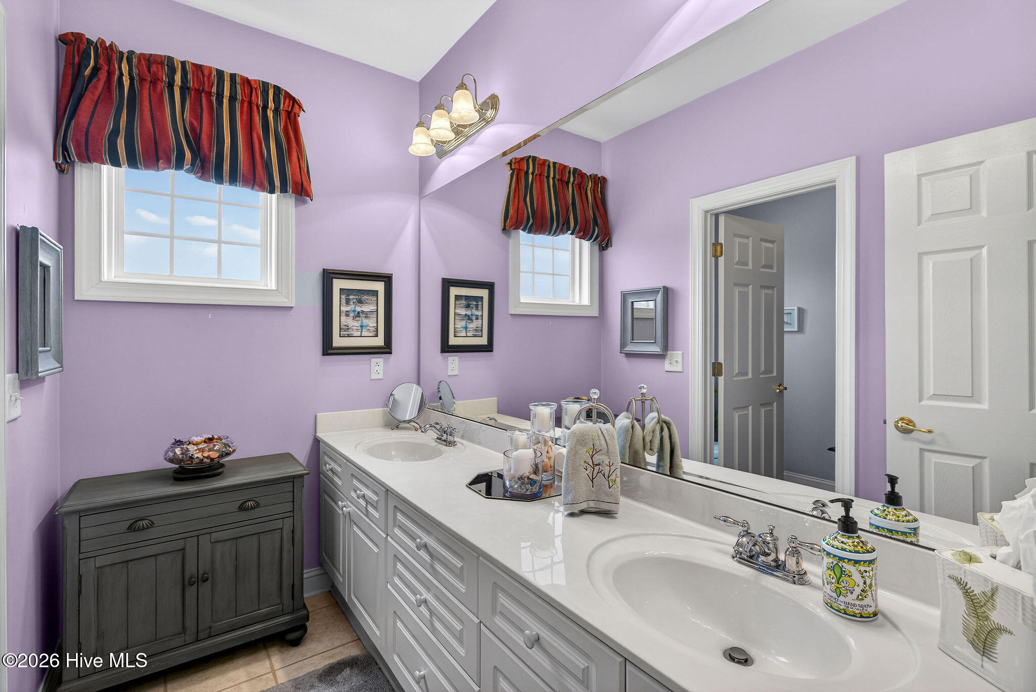 100565729 | Photo 32