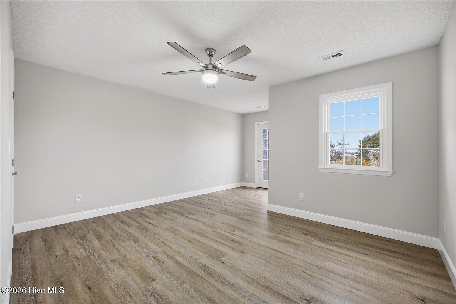 100555379 | Photo 38