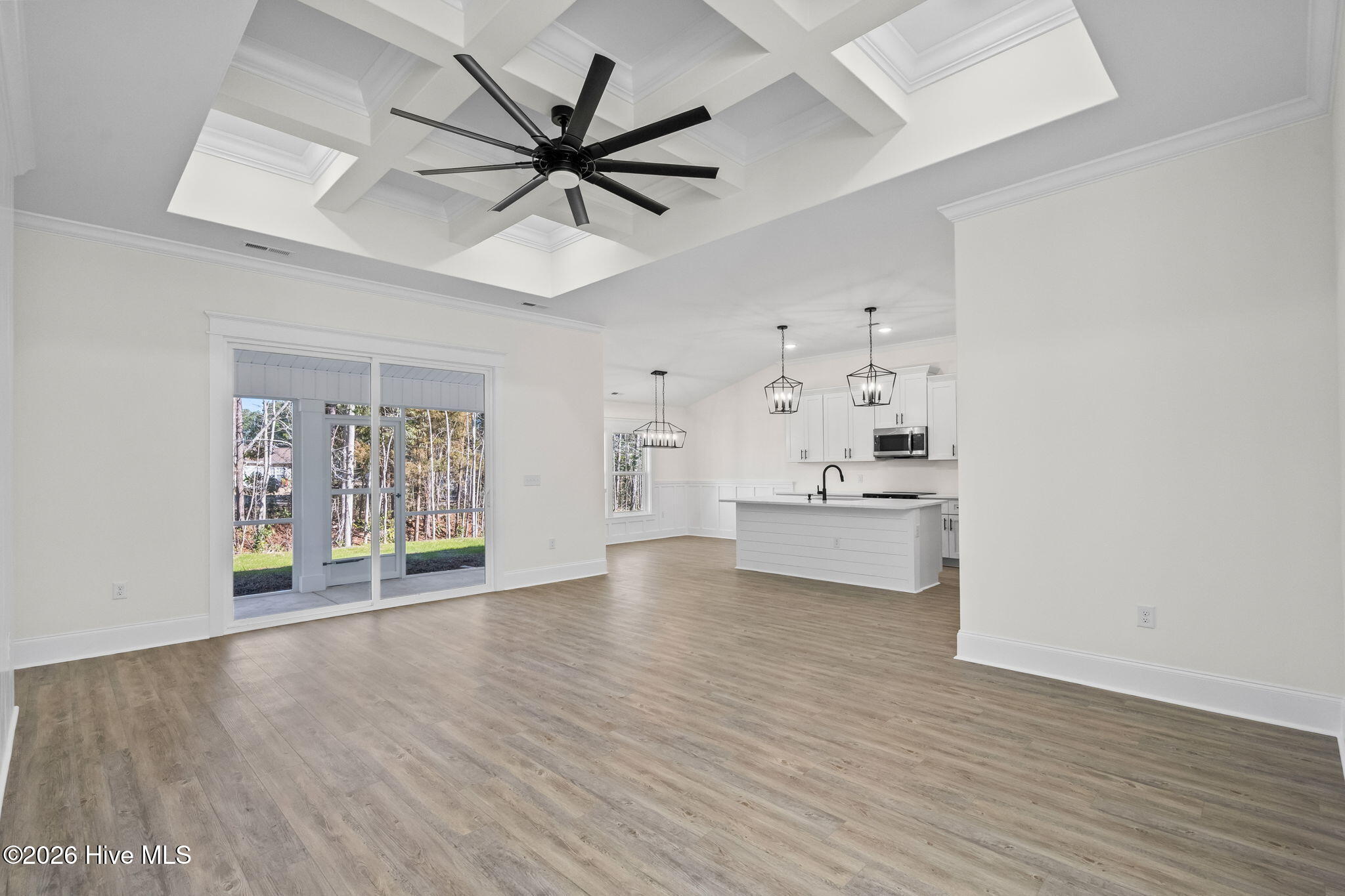 100552175 | Photo 12