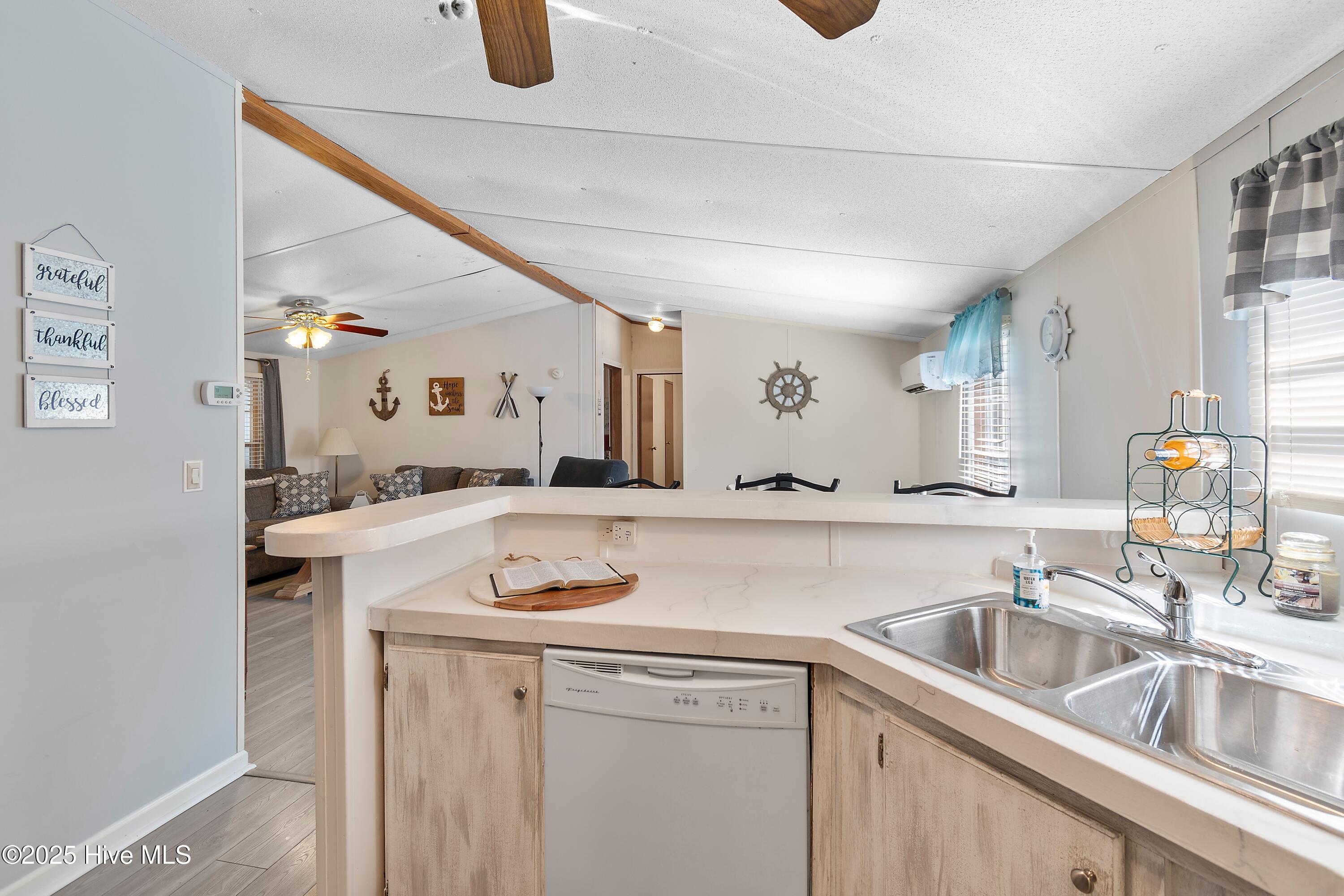 100539647 | Photo 12