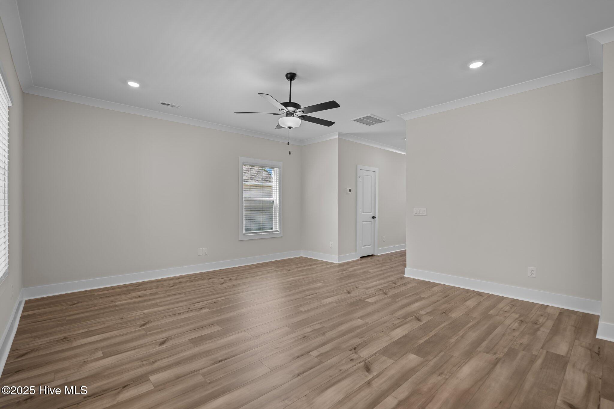 100546392 | Photo 13