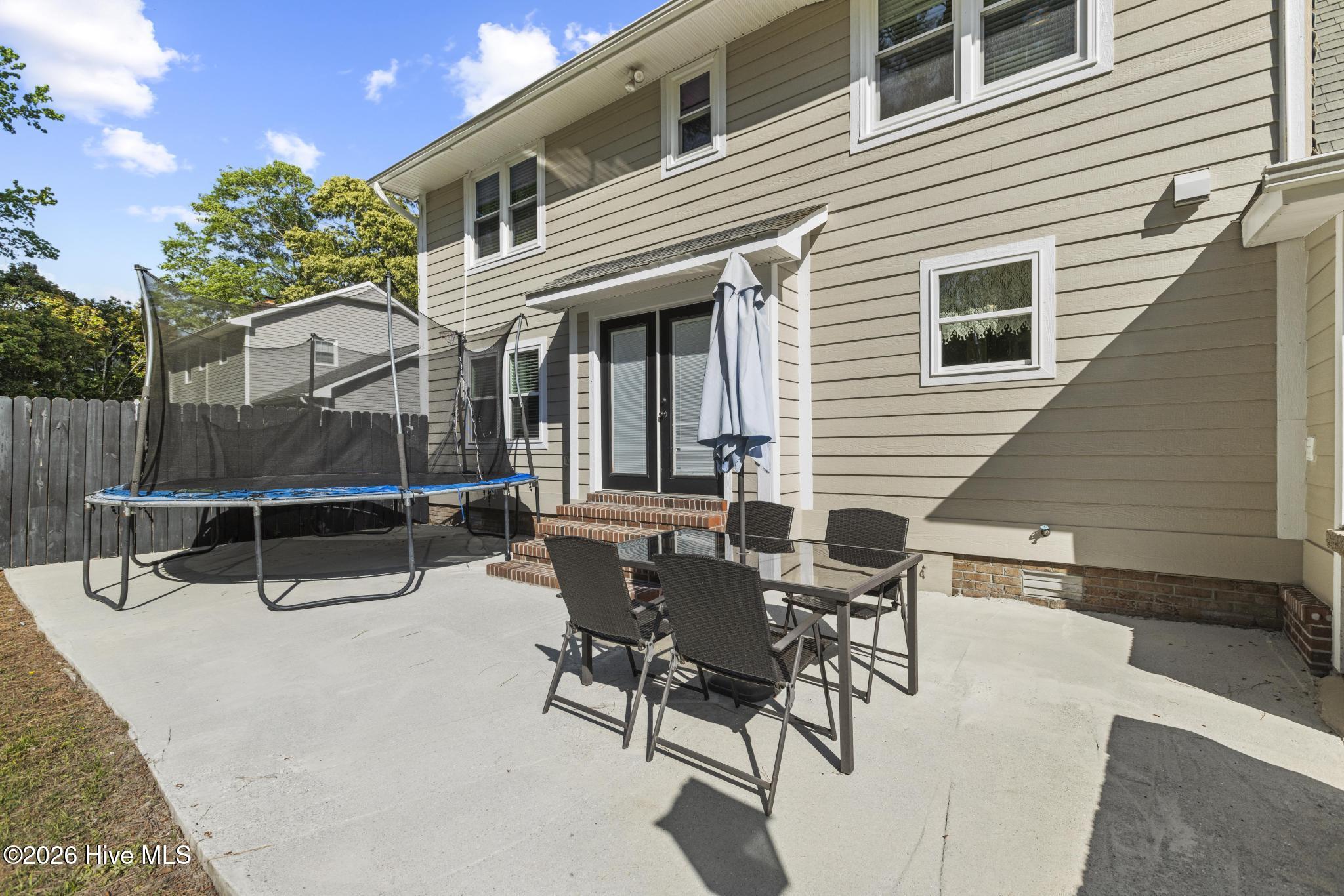 100568439 | Photo 39