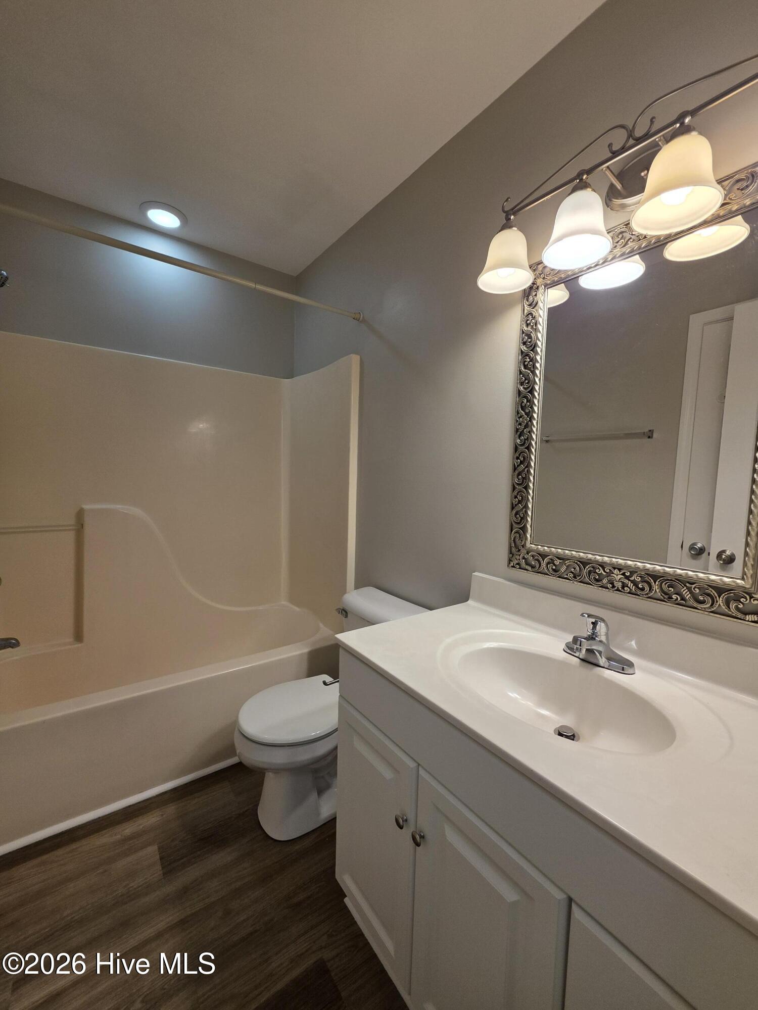 100555887 | Photo 14