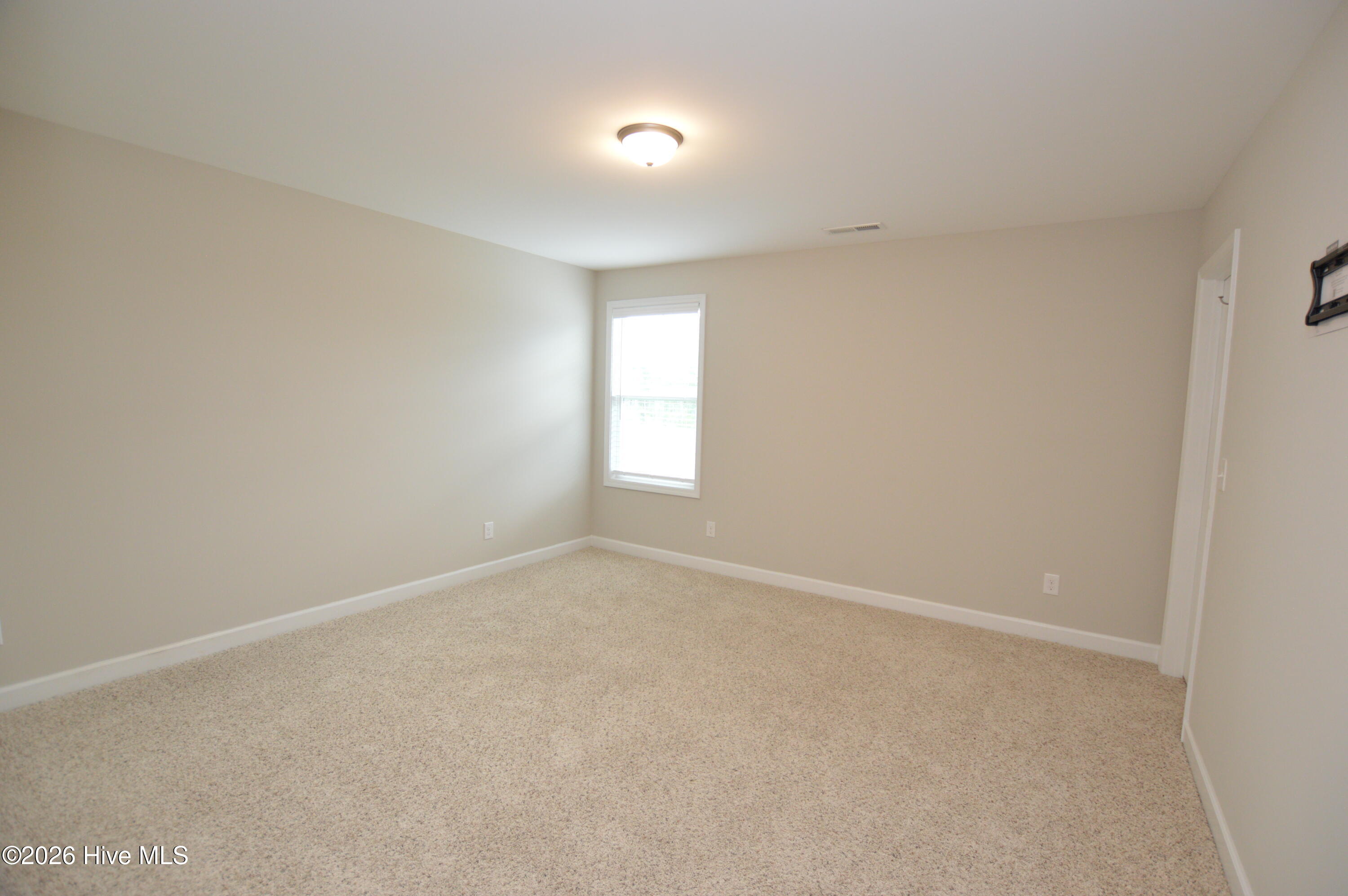 100562779 | Photo 24