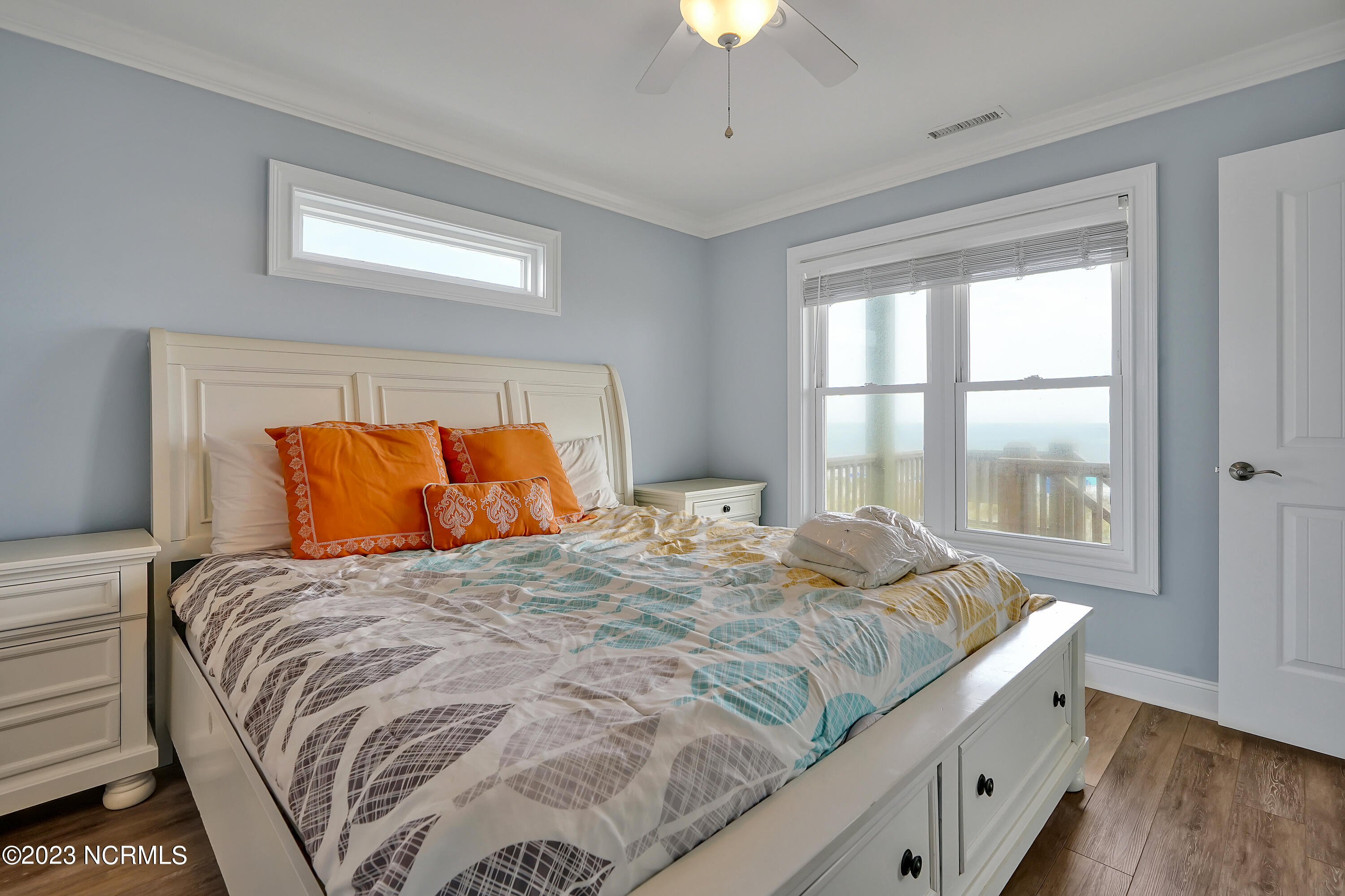 100558730 | Photo 50