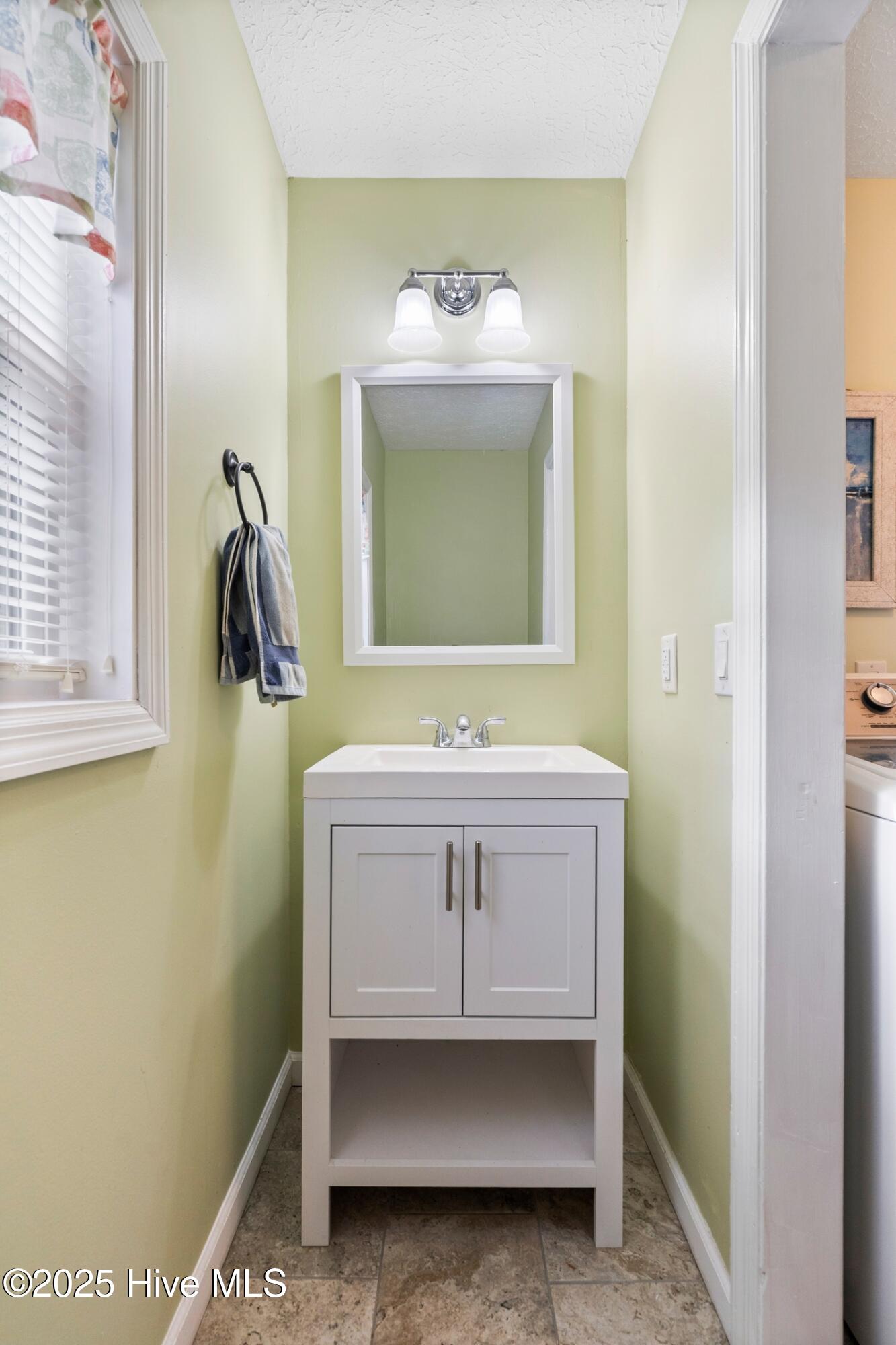 100531980 | Photo 17