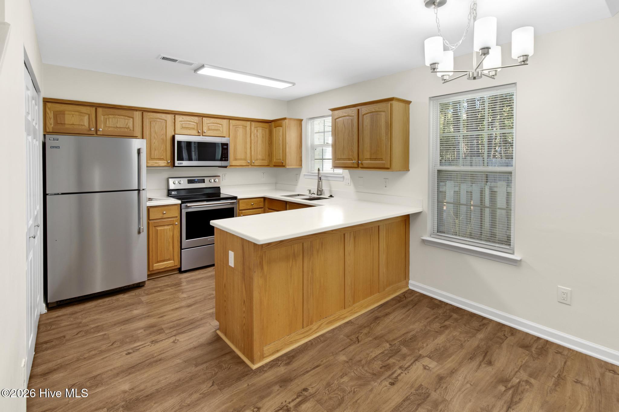 100552061 | Photo 11