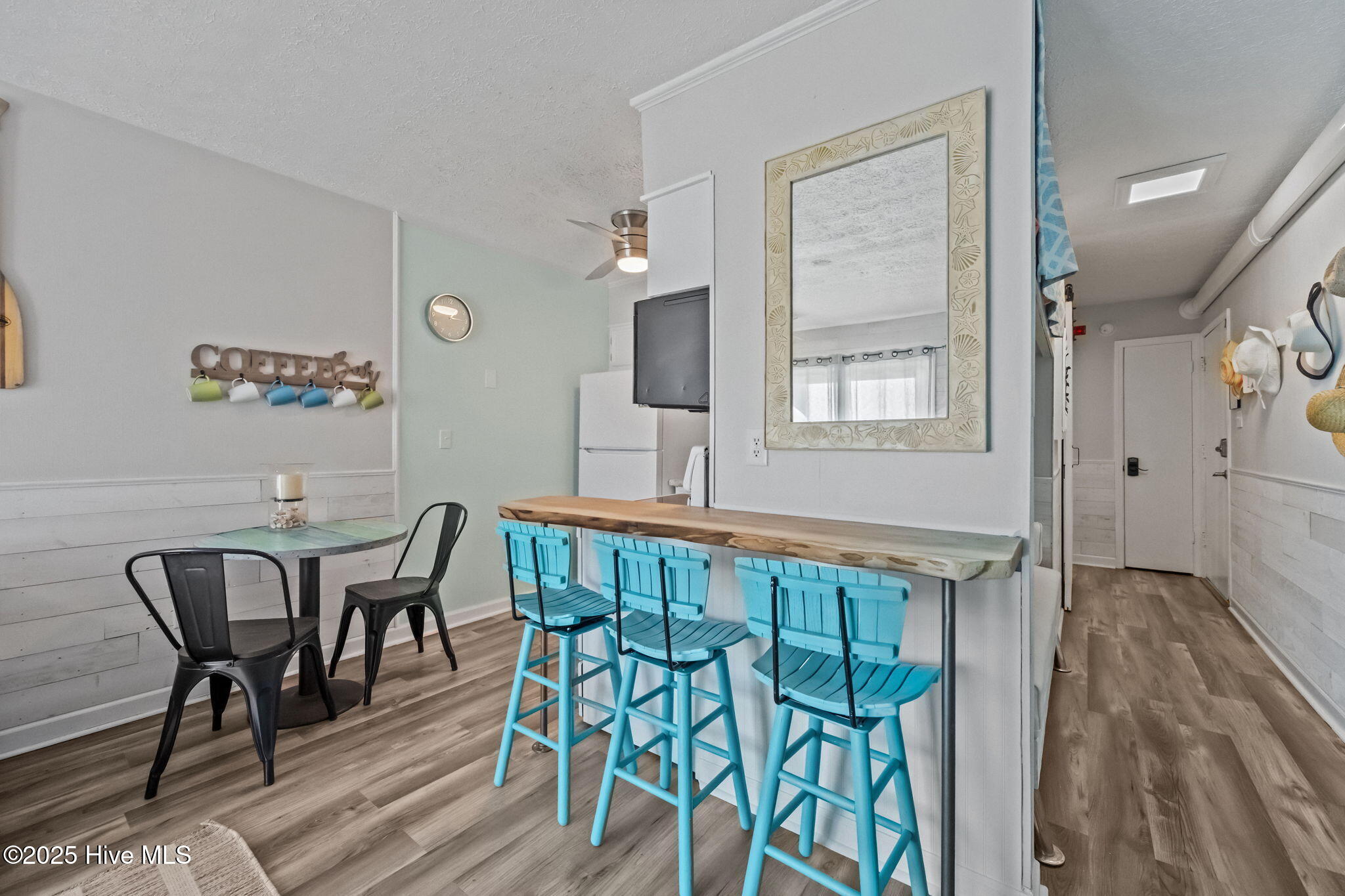 100546610 | Photo 11