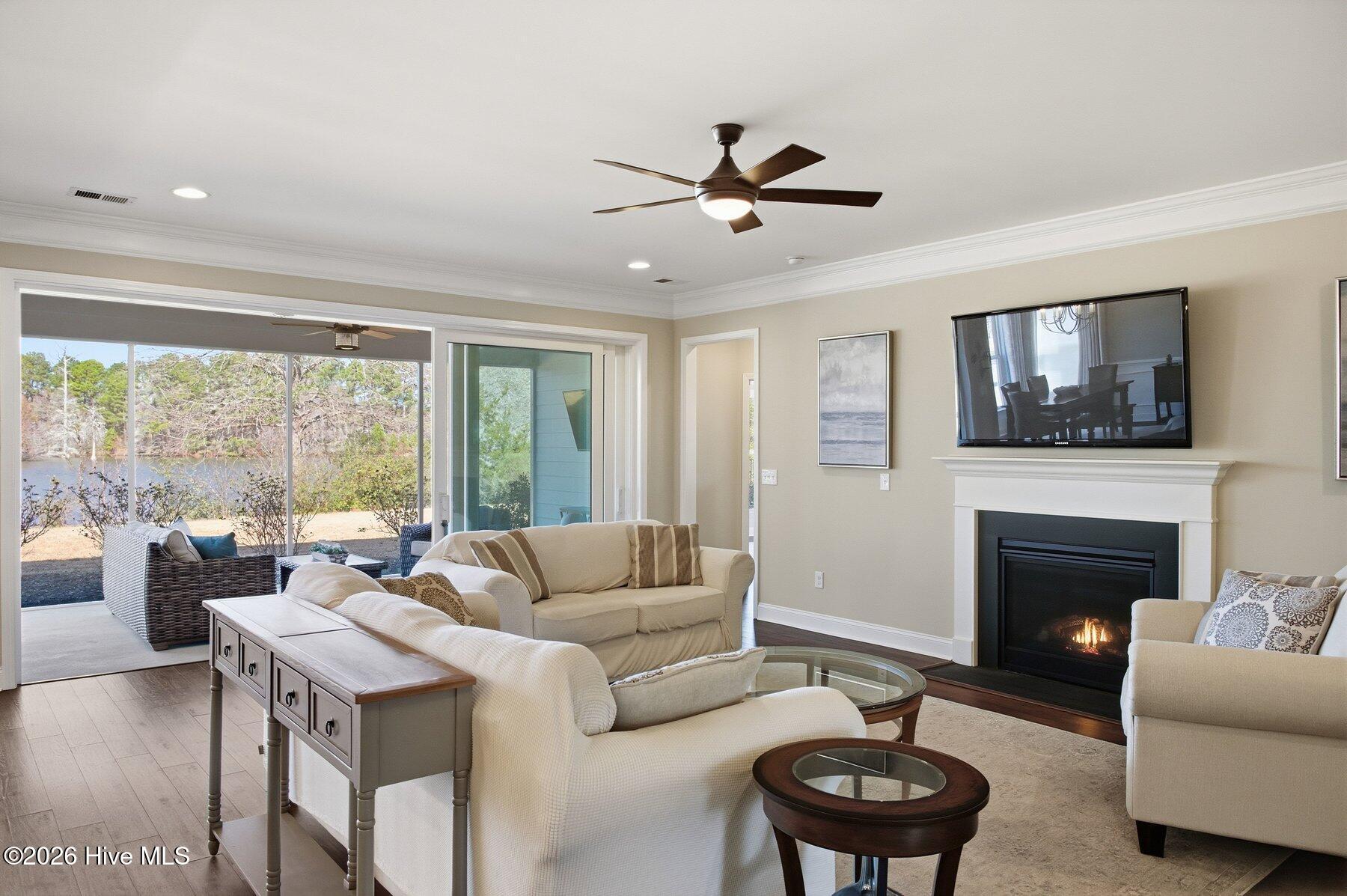 100551985 | Photo 10