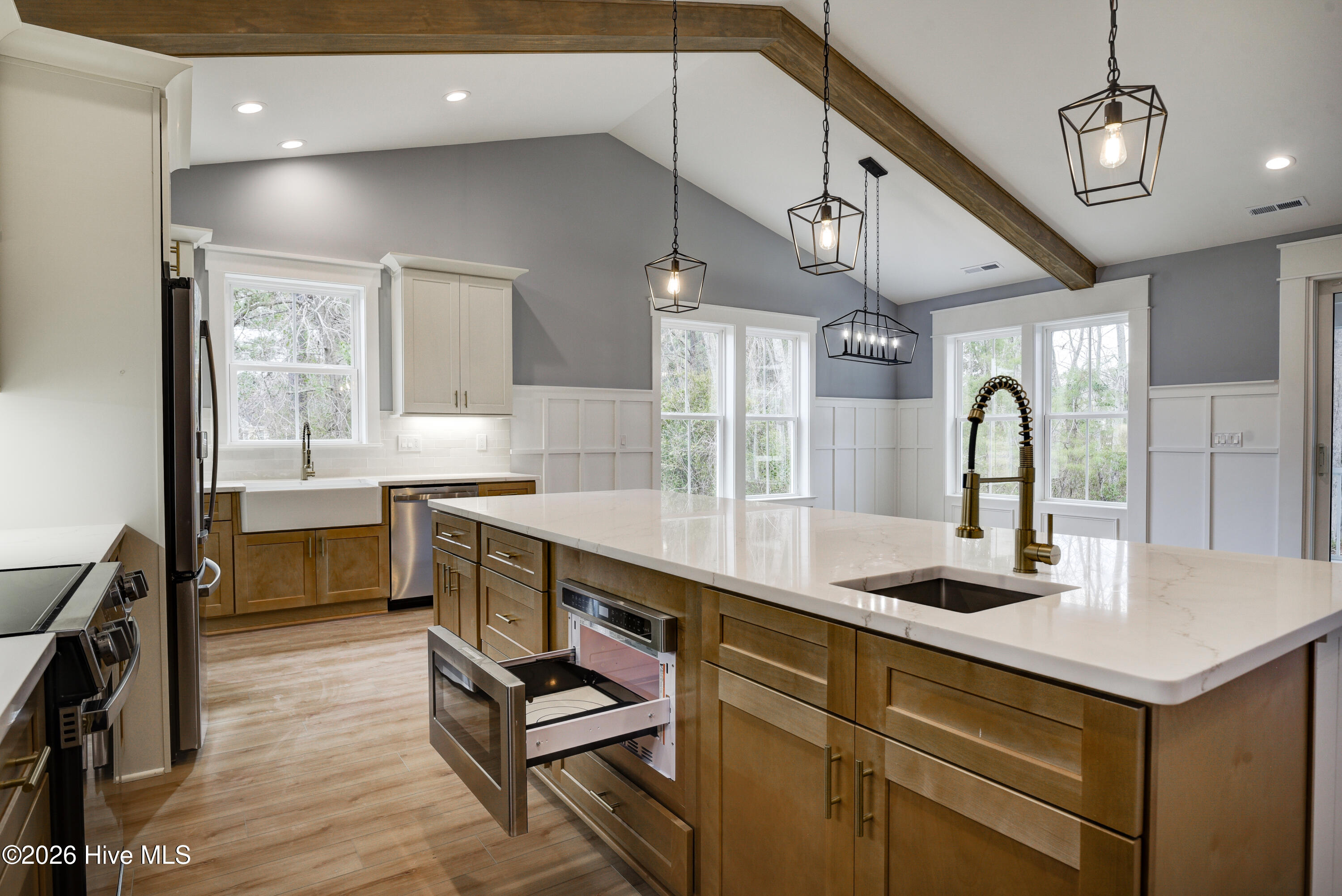 100560794 | Photo 27