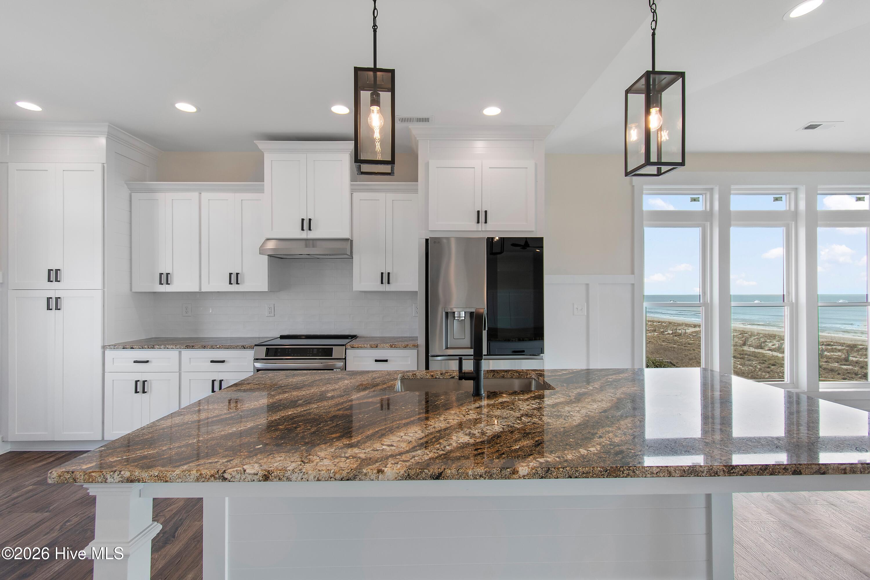 100525710 | Photo 13