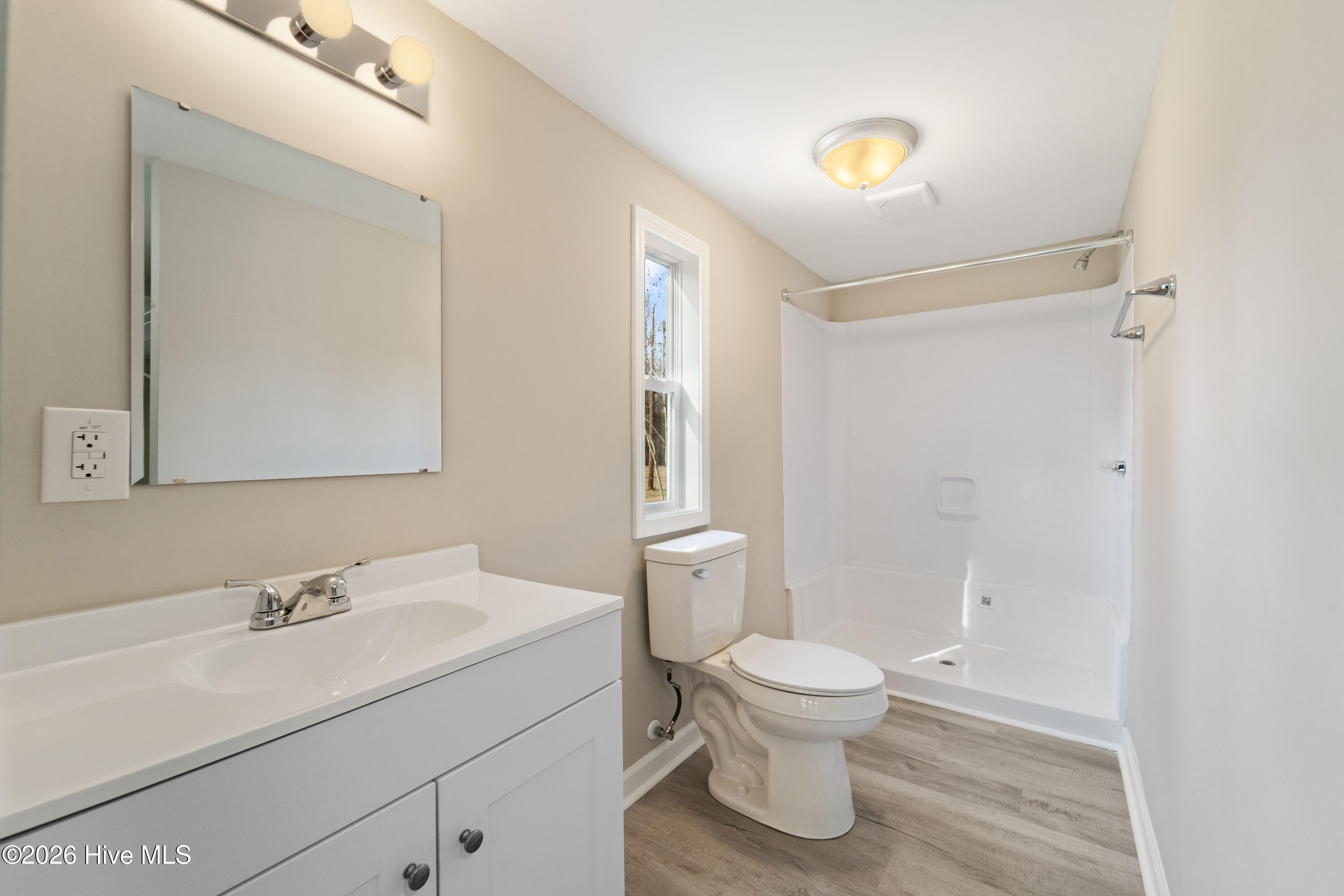 100550978 | Photo 22