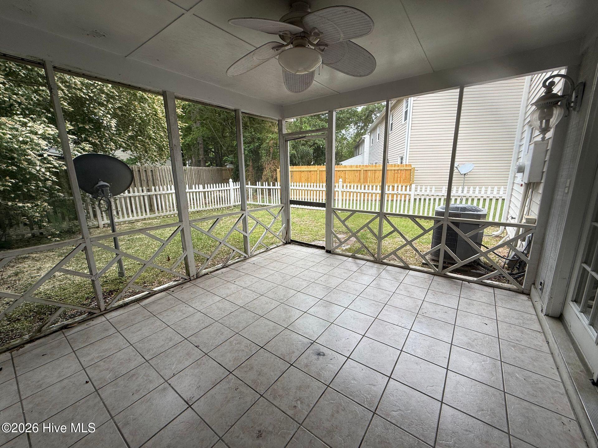 100570005 | Photo 10