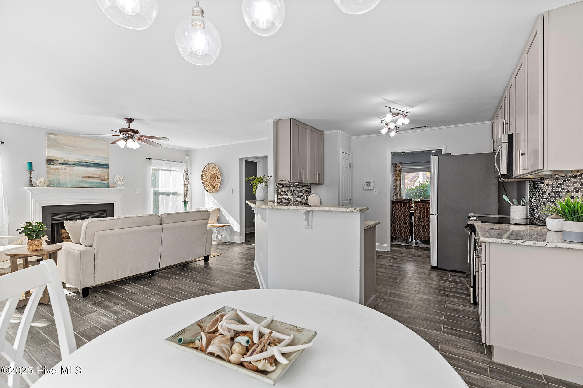 6701 Kestral Drive, Wilmington, NC 28409 – photo 10: Kestral6701-6knCarolineL33A1789-CR2