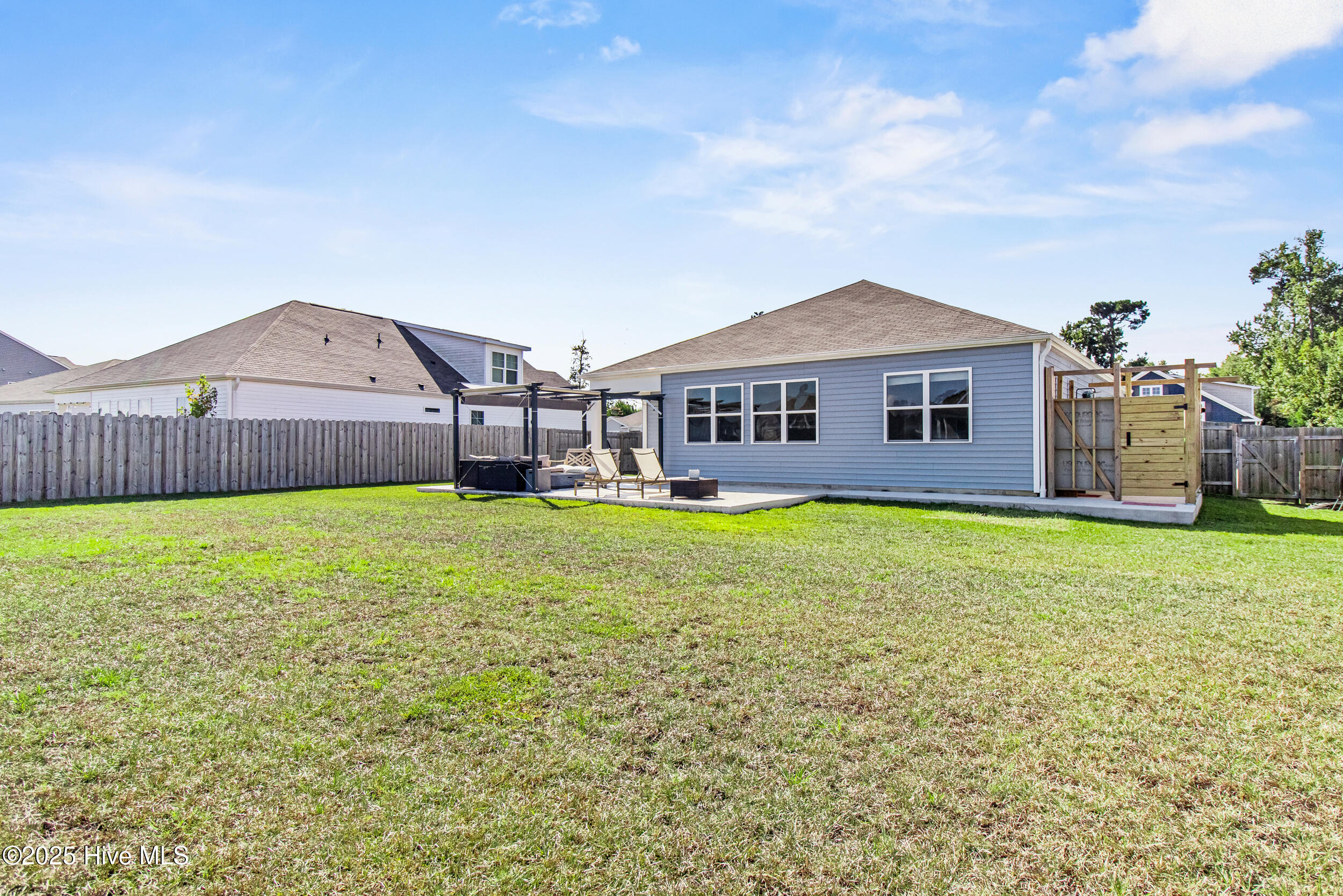 100535105 | Photo 42