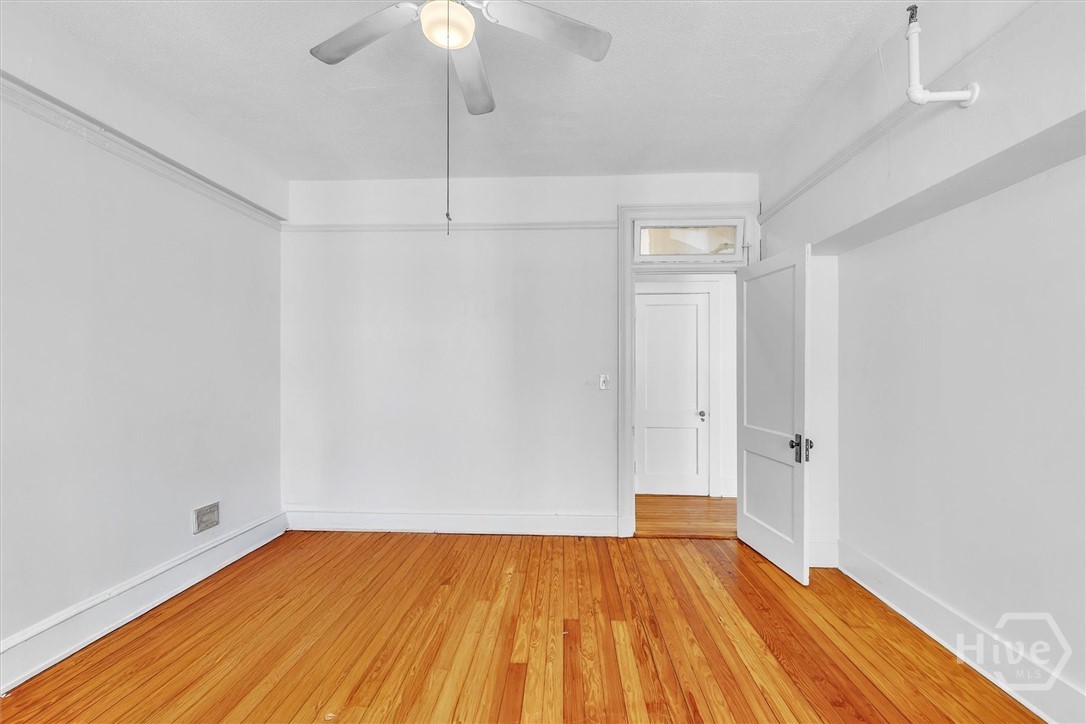middle bedroom/den/office